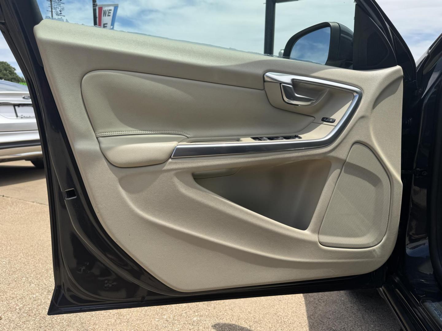 2015 GRAY VOLVO S60 PREMIER (YV140MFK2F2) , located at 5900 E. Lancaster Ave., Fort Worth, TX, 76112, (817) 457-5456, 0.000000, 0.000000 - This is a 2015 VOLVO S60 PREMIER 4 DOOR SEDAN that is in excellent condition. There are no dents or scratches. The interior is clean with no rips or tears or stains. All power windows, door locks and seats. Ice cold AC for those hot Texas summer days. It is equipped with a CD player, AM/FM radio, AU - Photo#7
