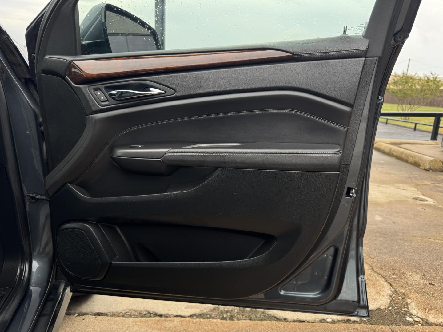 2012 GRAY CADILLAC SRX PERFORMANCE (3GYFNBE34CS) , located at 5900 E. Lancaster Ave., Fort Worth, TX, 76112, (817) 457-5456, 0.000000, 0.000000 - This is a 2012 CADILLAC SRX PERFORMANCE 4 DOOR SUV that is in excellent condition. There are no dents or scratches. The interior is clean with no rips or tears or stains. All power windows, door locks and seats. Ice cold AC for those hot Texas summer days. It is equipped with a CD player, AM/FM radi - Photo#13