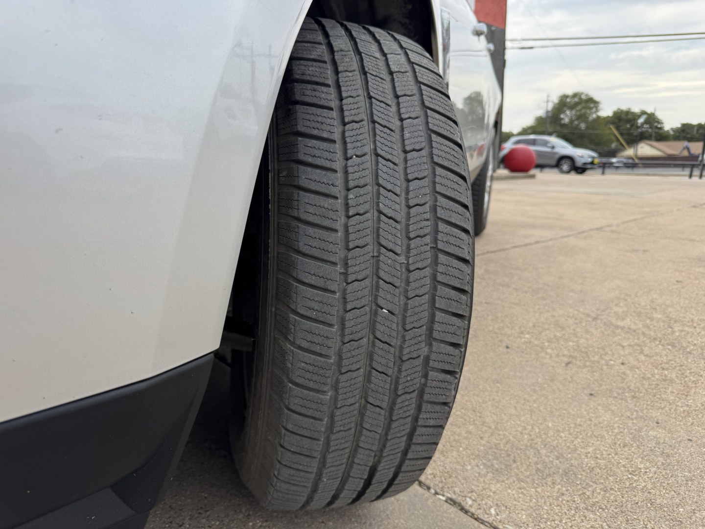 2013 SILVER CADILLAC SRX BASE (3GYFNAE39DS) , located at 5900 E. Lancaster Ave., Fort Worth, TX, 76112, (817) 457-5456, 0.000000, 0.000000 - This is a 2013 CADILLAC SRX BASE 4 DOOR SUV that is in excellent condition. There are no dents or scratches. The interior is clean with no rips or tears or stains. All power windows, door locks and seats. Ice cold AC for those hot Texas summer days. It is equipped with a CD player, AM/FM radio, AUX- Photo#21