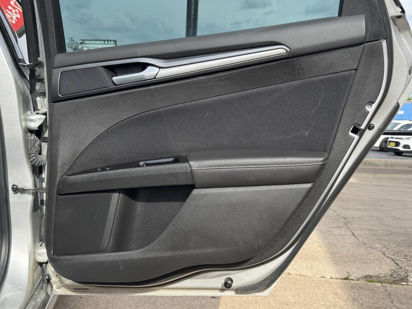 2016 SILVER FORD FUSION SE (3FA6P0H77GR) , located at 5900 E. Lancaster Ave., Fort Worth, TX, 76112, (817) 457-5456, 0.000000, 0.000000 - Photo#12