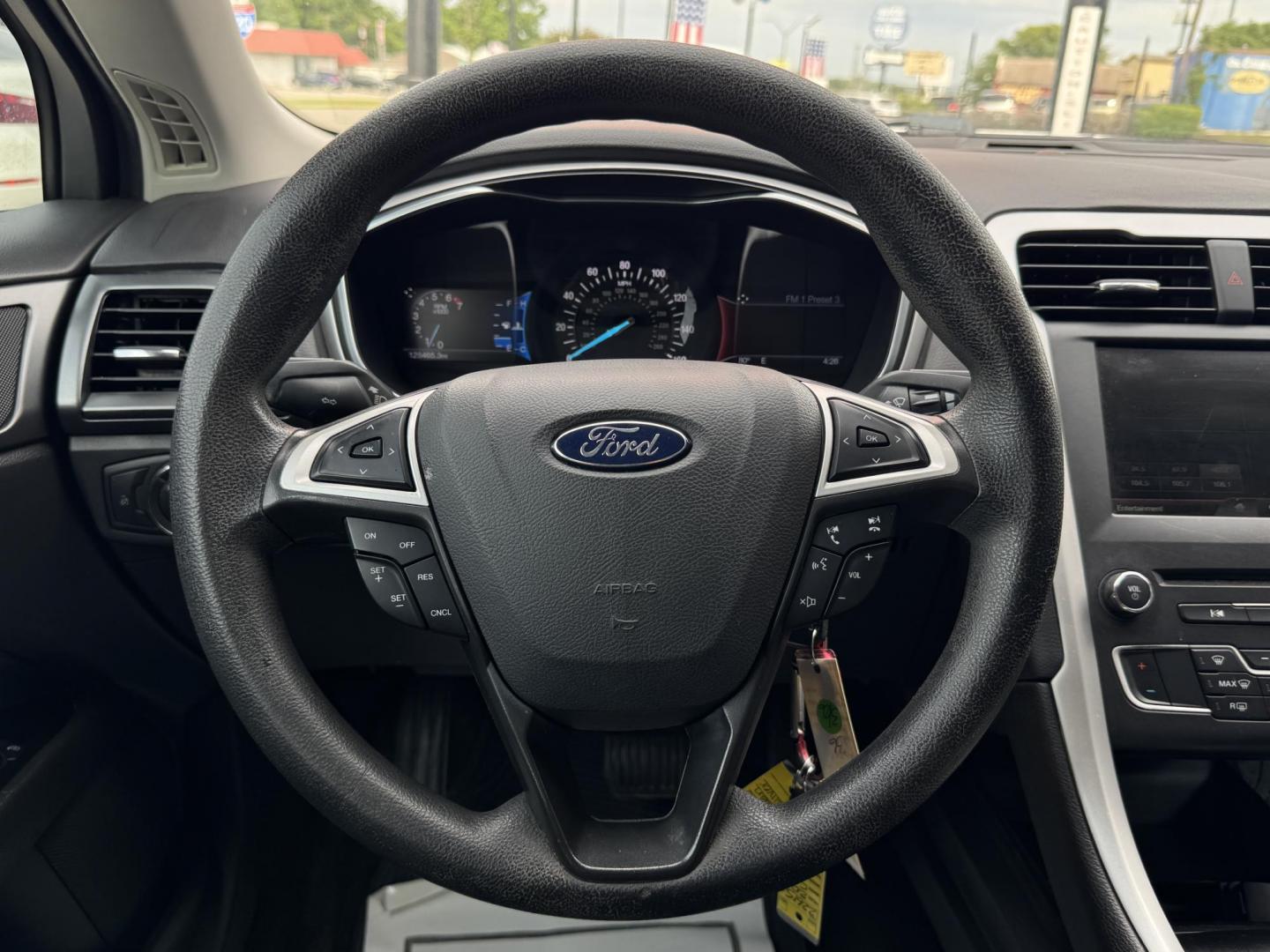 2016 SILVER FORD FUSION SE (3FA6P0H77GR) , located at 5900 E. Lancaster Ave., Fort Worth, TX, 76112, (817) 457-5456, 0.000000, 0.000000 - Photo#18