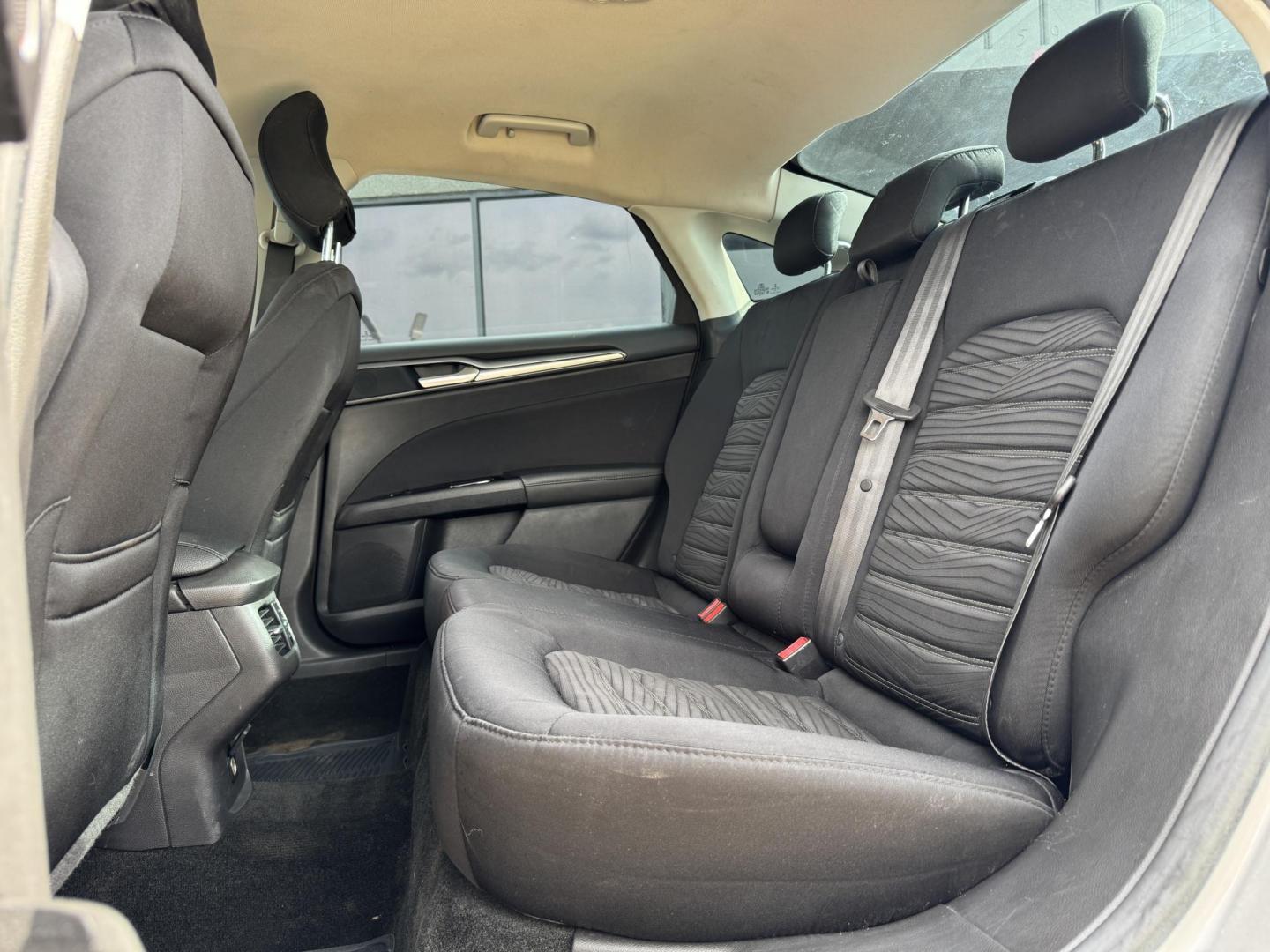 2016 SILVER FORD FUSION SE (3FA6P0H77GR) , located at 5900 E. Lancaster Ave., Fort Worth, TX, 76112, (817) 457-5456, 0.000000, 0.000000 - Photo#11