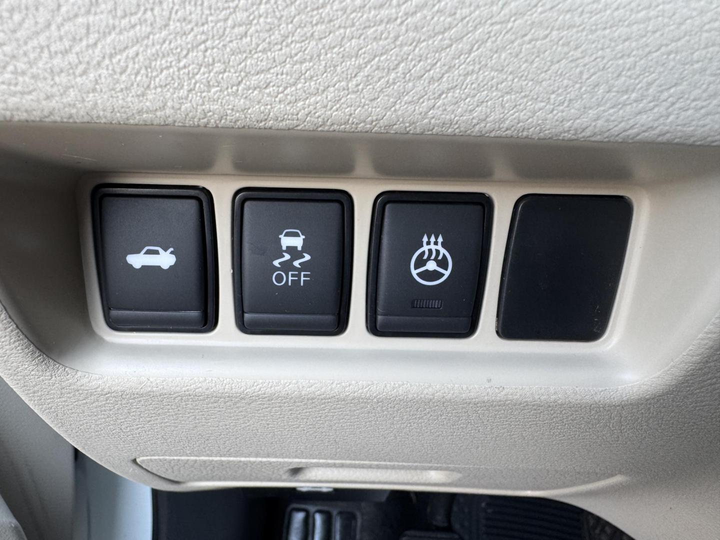 2017 WHITE NISSAN MAXIMA SR; S; SL; PL (1N4AA6AP0HC) , located at 5900 E. Lancaster Ave., Fort Worth, TX, 76112, (817) 457-5456, 0.000000, 0.000000 - Photo#20