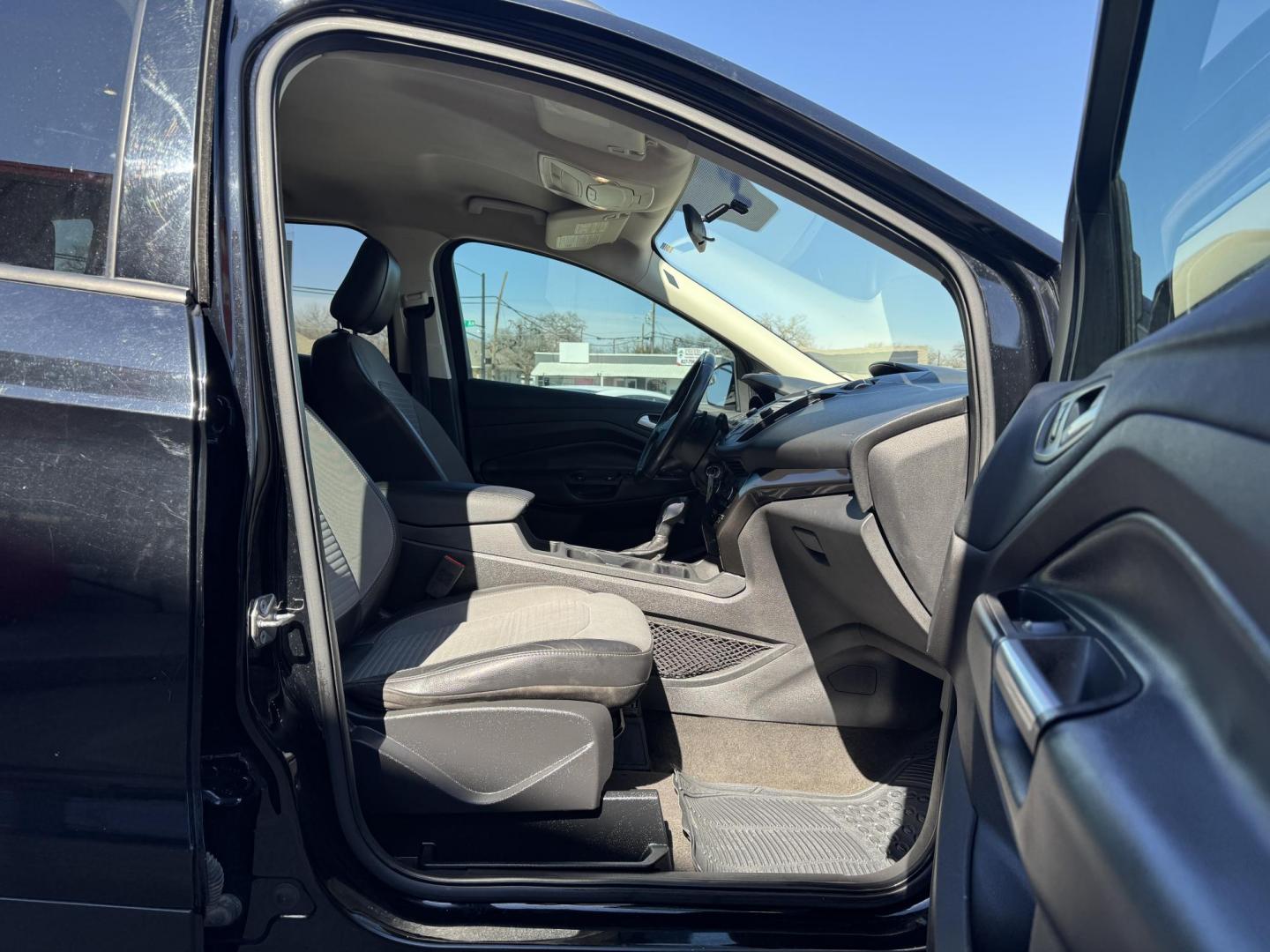 2018 BLACK FORD ESCAPE SE (1FMCU0GD4JU) , located at 5900 E. Lancaster Ave., Fort Worth, TX, 76112, (817) 457-5456, 0.000000, 0.000000 - Photo#15