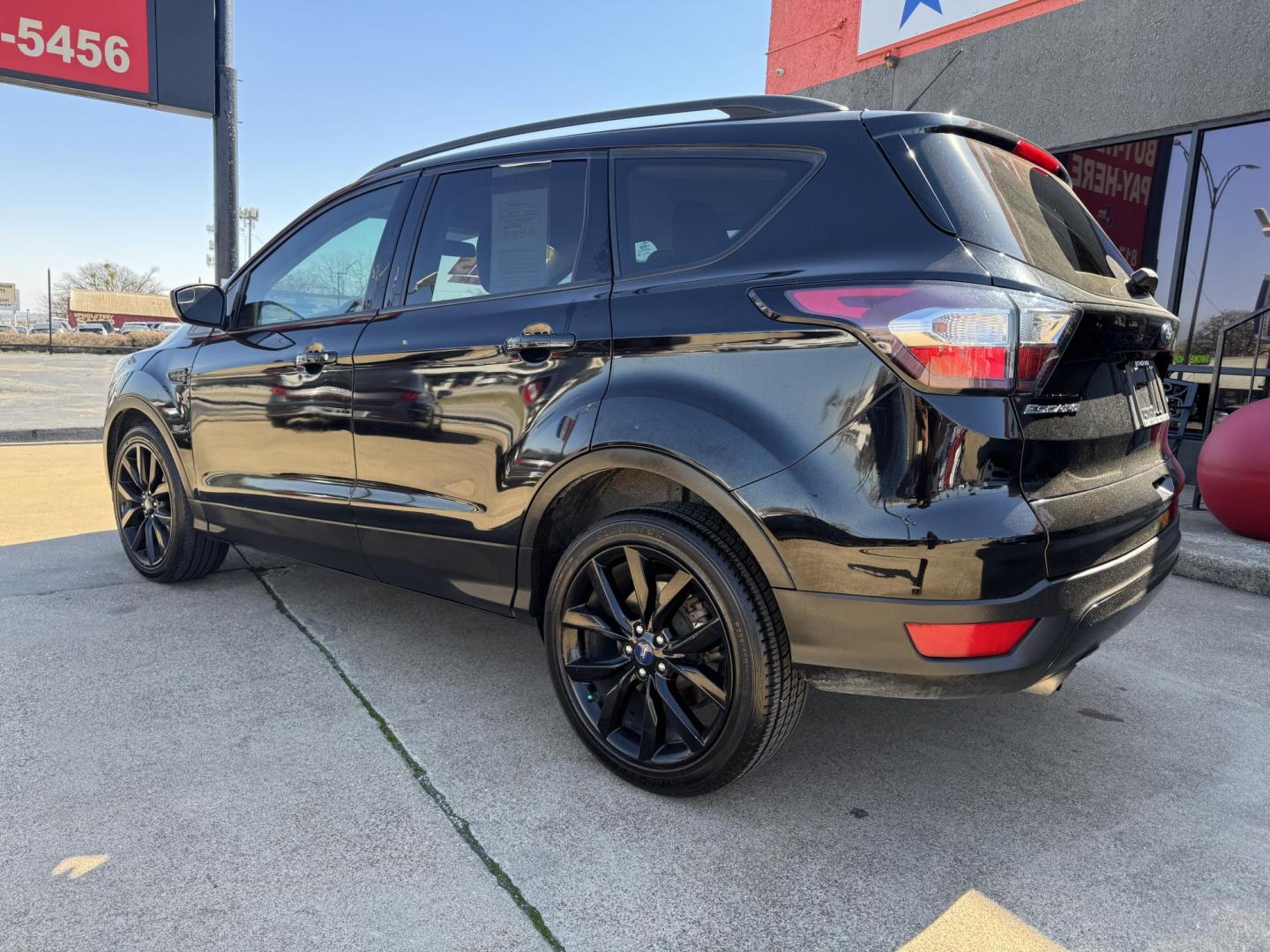 2018 BLACK FORD ESCAPE SE (1FMCU0GD4JU) , located at 5900 E. Lancaster Ave., Fort Worth, TX, 76112, (817) 457-5456, 0.000000, 0.000000 - Photo#6