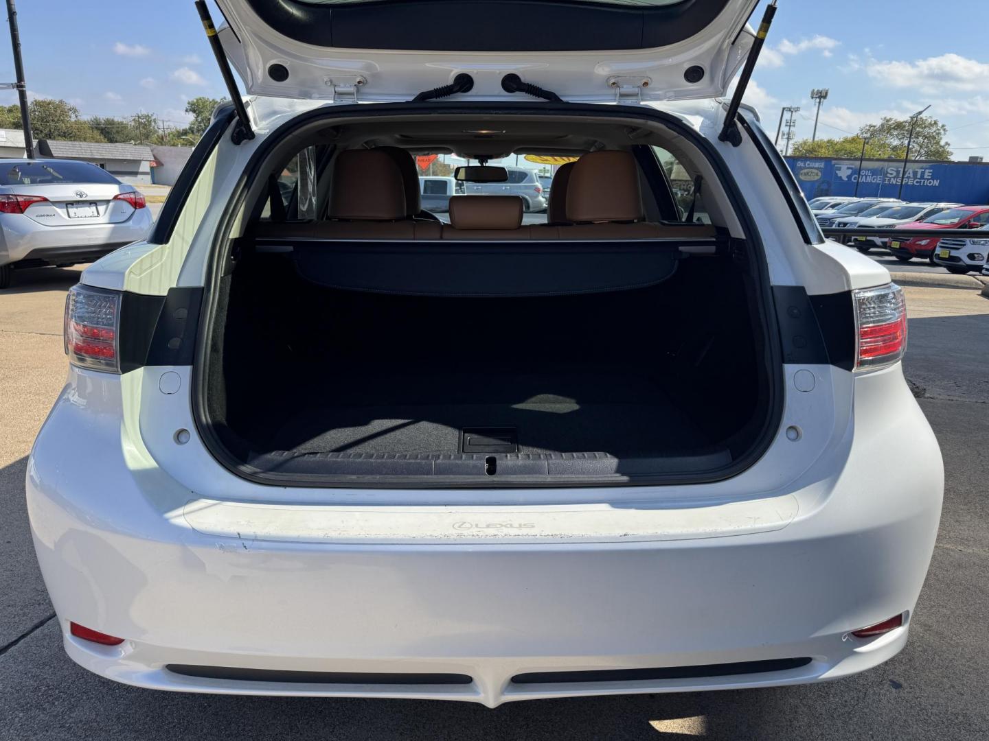 2012 WHITE LEXUS CT 200H BASE (JTHKD5BH8C2) , located at 5900 E. Lancaster Ave., Fort Worth, TX, 76112, (817) 457-5456, 0.000000, 0.000000 - Photo#5