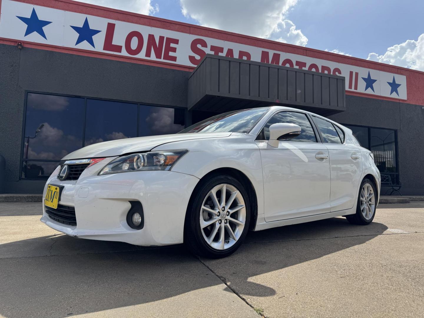 2012 WHITE LEXUS CT 200H BASE (JTHKD5BH8C2) , located at 5900 E. Lancaster Ave., Fort Worth, TX, 76112, (817) 457-5456, 0.000000, 0.000000 - Photo#0