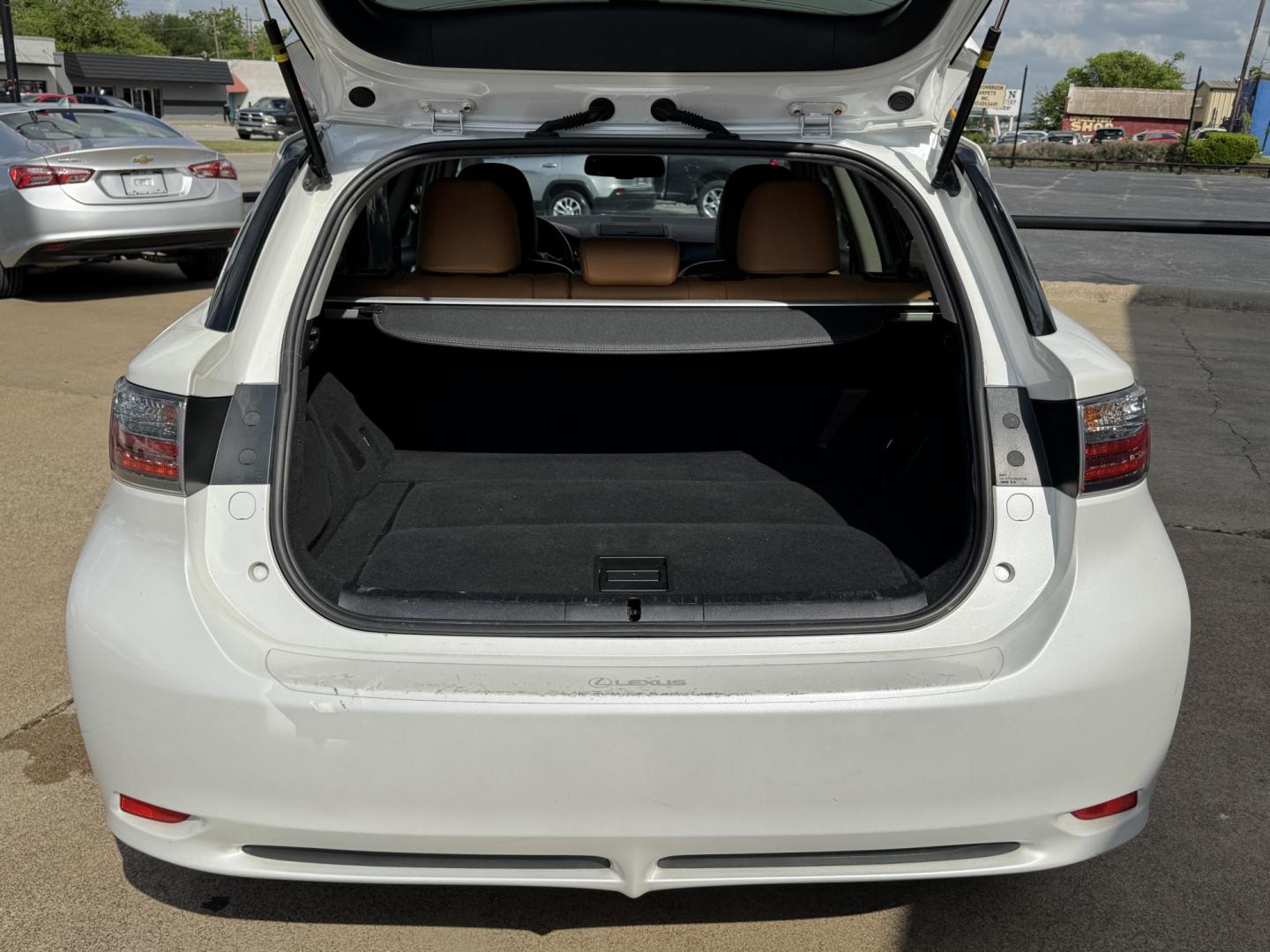 2012 WHITE LEXUS CT 200H BASE (JTHKD5BH8C2) , located at 5900 E. Lancaster Ave., Fort Worth, TX, 76112, (817) 457-5456, 0.000000, 0.000000 - Photo#5