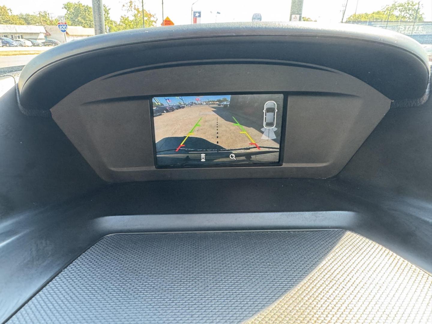 2018 GRAY /BLACK FORD ESCAPE SE (1FMCU0GD2JU) , located at 5900 E. Lancaster Ave., Fort Worth, TX, 76112, (817) 457-5456, 0.000000, 0.000000 - Photo#19