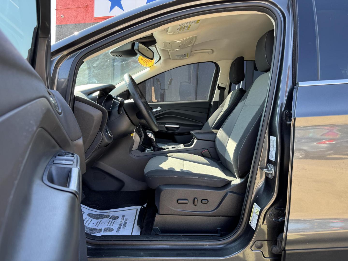2018 GRAY /BLACK FORD ESCAPE SE (1FMCU0GD2JU) , located at 5900 E. Lancaster Ave., Fort Worth, TX, 76112, (817) 457-5456, 0.000000, 0.000000 - Photo#8
