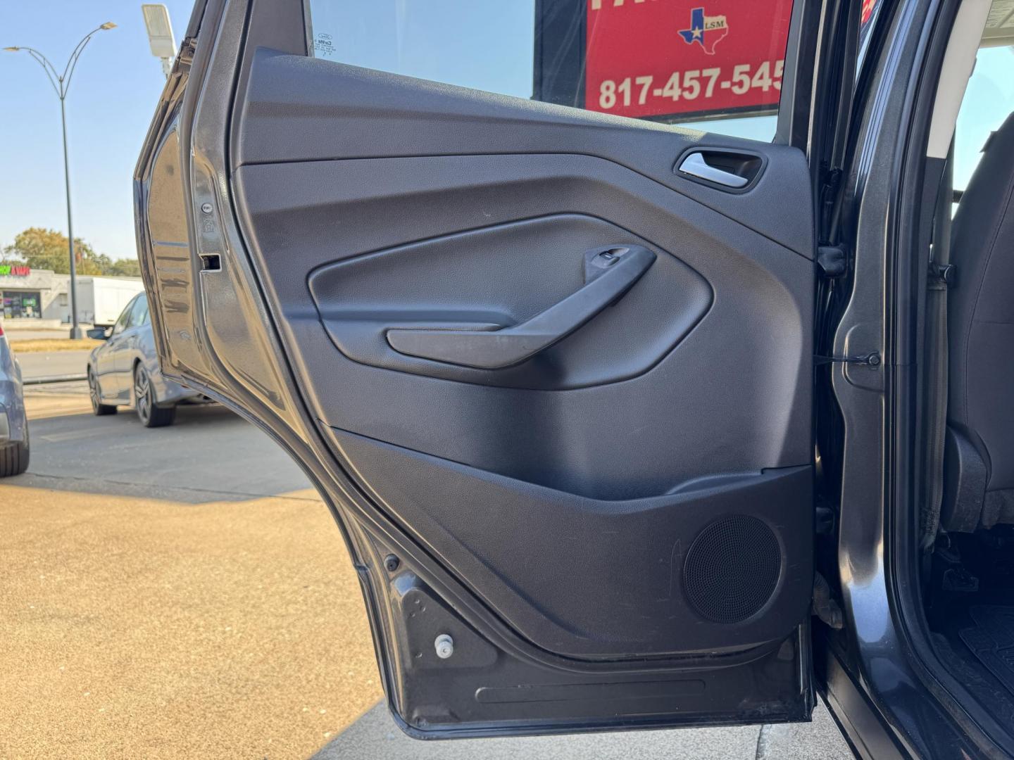 2018 GRAY /BLACK FORD ESCAPE SE (1FMCU0GD2JU) , located at 5900 E. Lancaster Ave., Fort Worth, TX, 76112, (817) 457-5456, 0.000000, 0.000000 - Photo#10