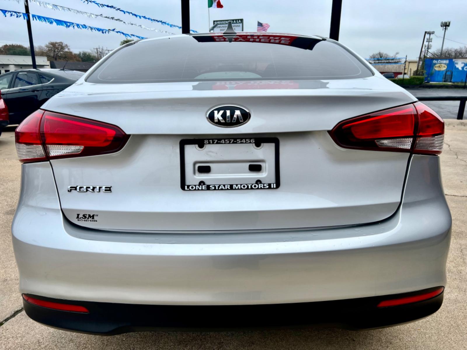 2018 GRAY KIA FORTE LX (3KPFK4A74JE) , located at 5900 E. Lancaster Ave., Fort Worth, TX, 76112, (817) 457-5456, 0.000000, 0.000000 - This is a 2018 KIA FORTE LX 4 DR SEDAN that is in excellent condition. The interior is clean with no rips or tears or stains. All power windows, door locks and seats. Ice cold AC for those hot Texas summer days. It is equipped with a CD player, AM/FM radio, AUX port, Bluetooth connectivity and Siriu - Photo #4