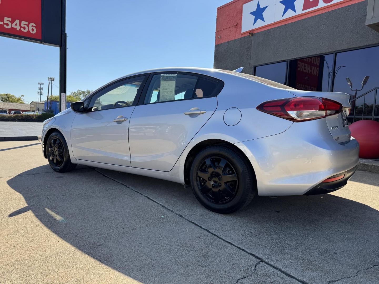 2018 GRAY KIA FORTE LX (3KPFK4A74JE) , located at 5900 E. Lancaster Ave., Fort Worth, TX, 76112, (817) 457-5456, 0.000000, 0.000000 - This is a 2018 KIA FORTE LX 4 DR SEDAN that is in excellent condition. The interior is clean with no rips or tears or stains. All power windows, door locks and seats. Ice cold AC for those hot Texas summer days. It is equipped with a CD player, AM/FM radio, AUX port, Bluetooth connectivity and Siriu - Photo#6