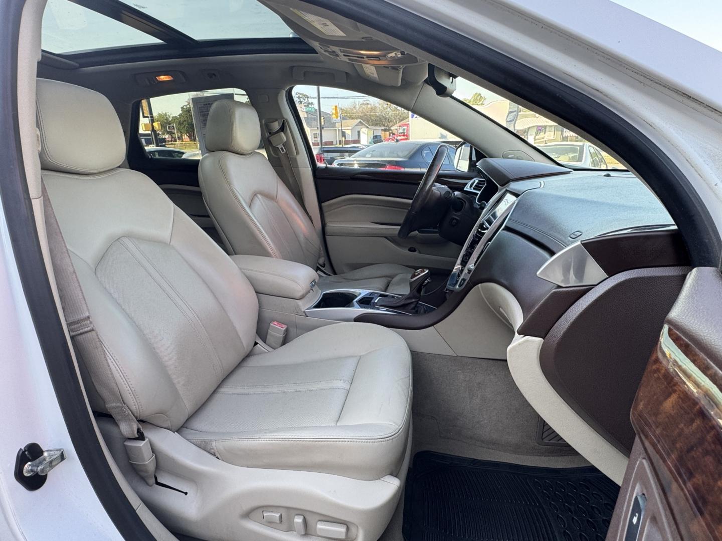 2016 WHITE CADILLAC SRX (3GYFNCE36GS) , located at 5900 E. Lancaster Ave., Fort Worth, TX, 76112, (817) 457-5456, 0.000000, 0.000000- Photo#17