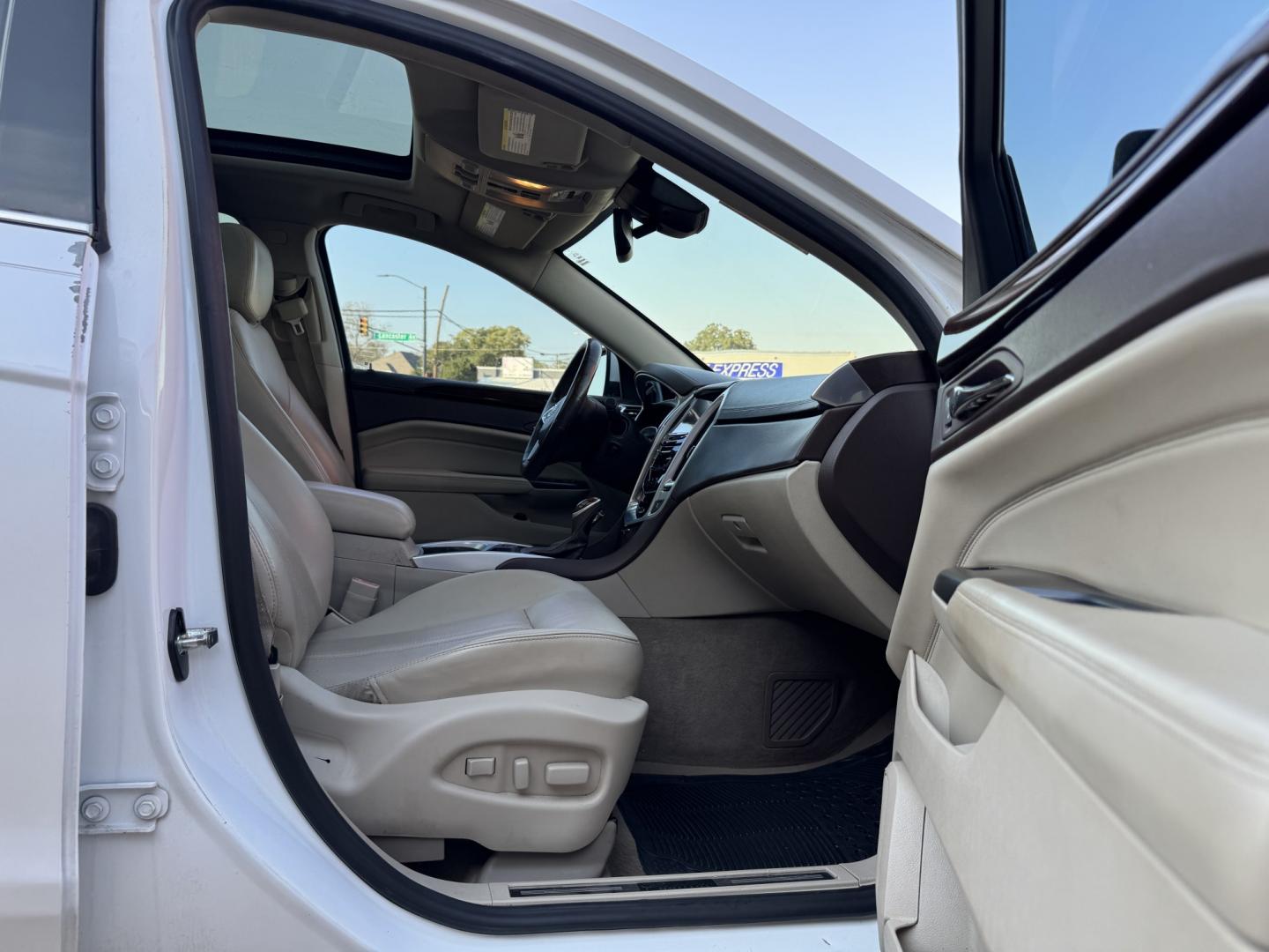 2016 WHITE CADILLAC SRX (3GYFNCE36GS) , located at 5900 E. Lancaster Ave., Fort Worth, TX, 76112, (817) 457-5456, 0.000000, 0.000000- Photo#16
