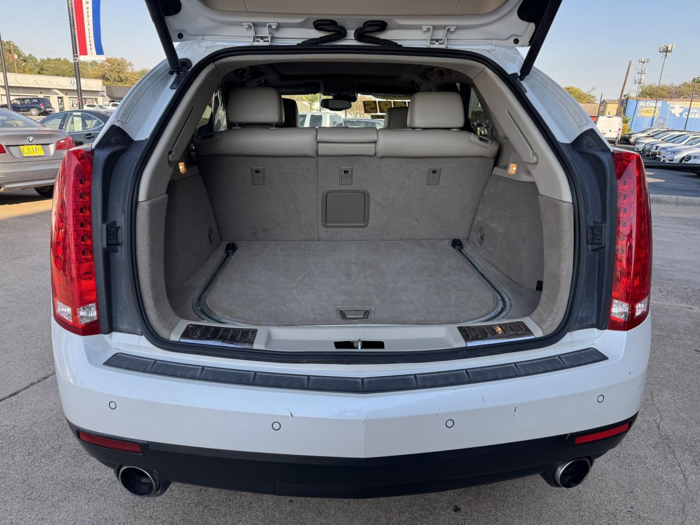 2016 WHITE CADILLAC SRX (3GYFNCE36GS) , located at 5900 E. Lancaster Ave., Fort Worth, TX, 76112, (817) 457-5456, 0.000000, 0.000000- Photo#4