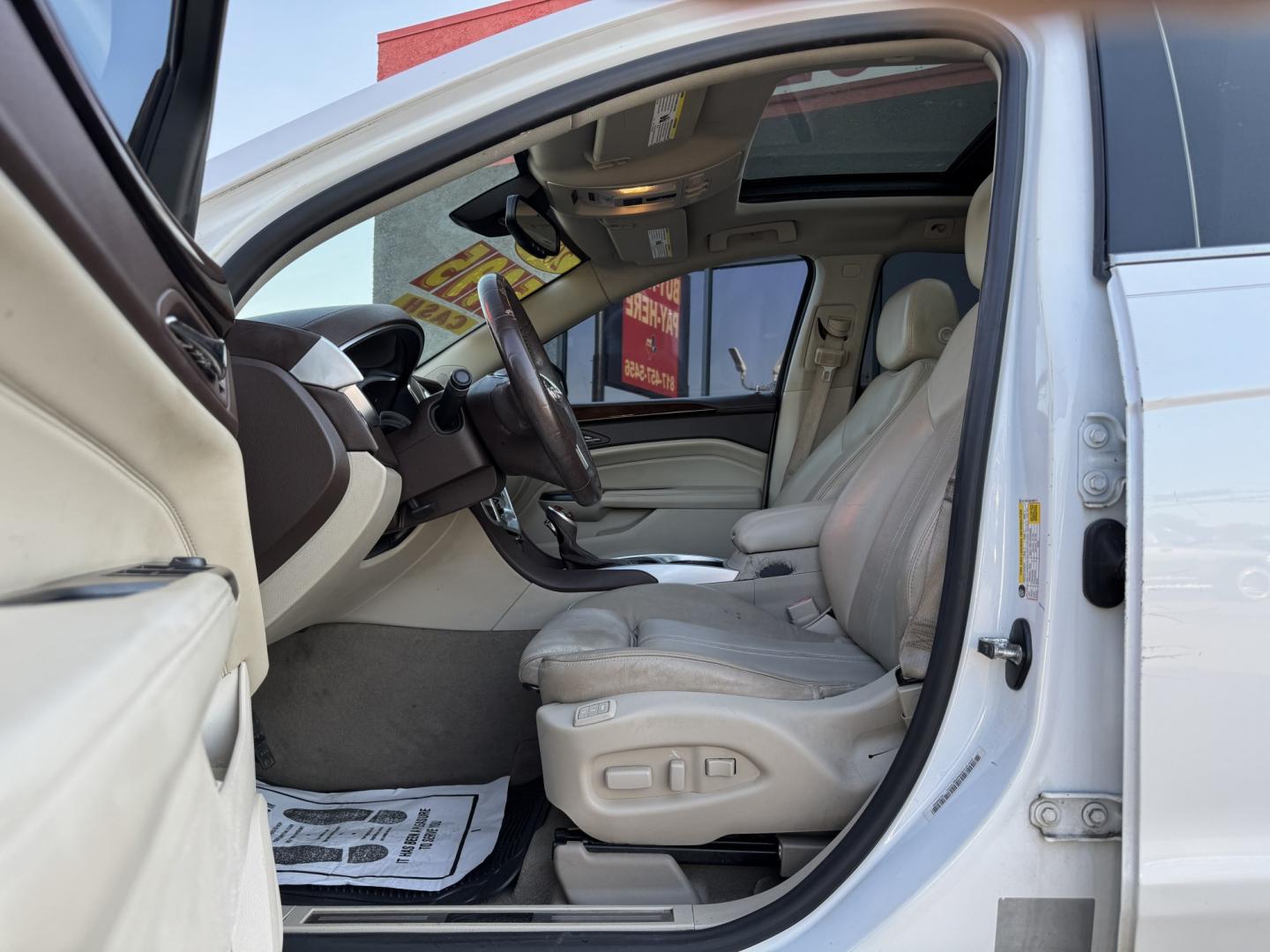 2016 WHITE CADILLAC SRX (3GYFNCE36GS) , located at 5900 E. Lancaster Ave., Fort Worth, TX, 76112, (817) 457-5456, 0.000000, 0.000000- Photo#8