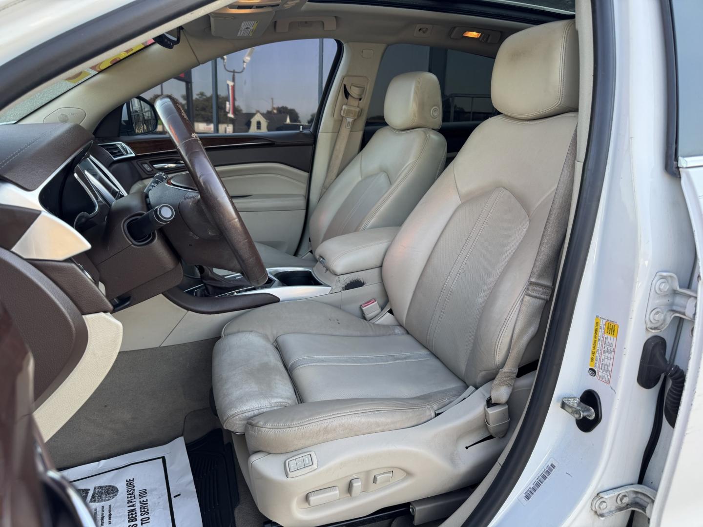 2016 WHITE CADILLAC SRX (3GYFNCE36GS) , located at 5900 E. Lancaster Ave., Fort Worth, TX, 76112, (817) 457-5456, 0.000000, 0.000000- Photo#10