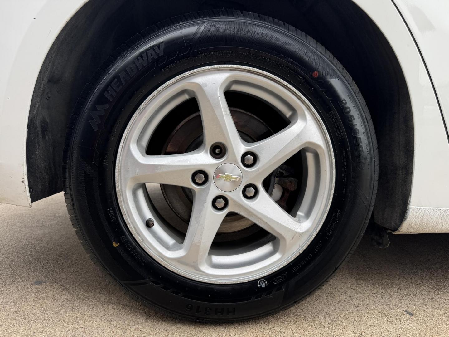 2016 WHITE CHEVROLET MALIBU LS (1LS) (1G1ZB5ST5GF) , located at 5900 E. Lancaster Ave., Fort Worth, TX, 76112, (817) 457-5456, 0.000000, 0.000000 - Photo#21