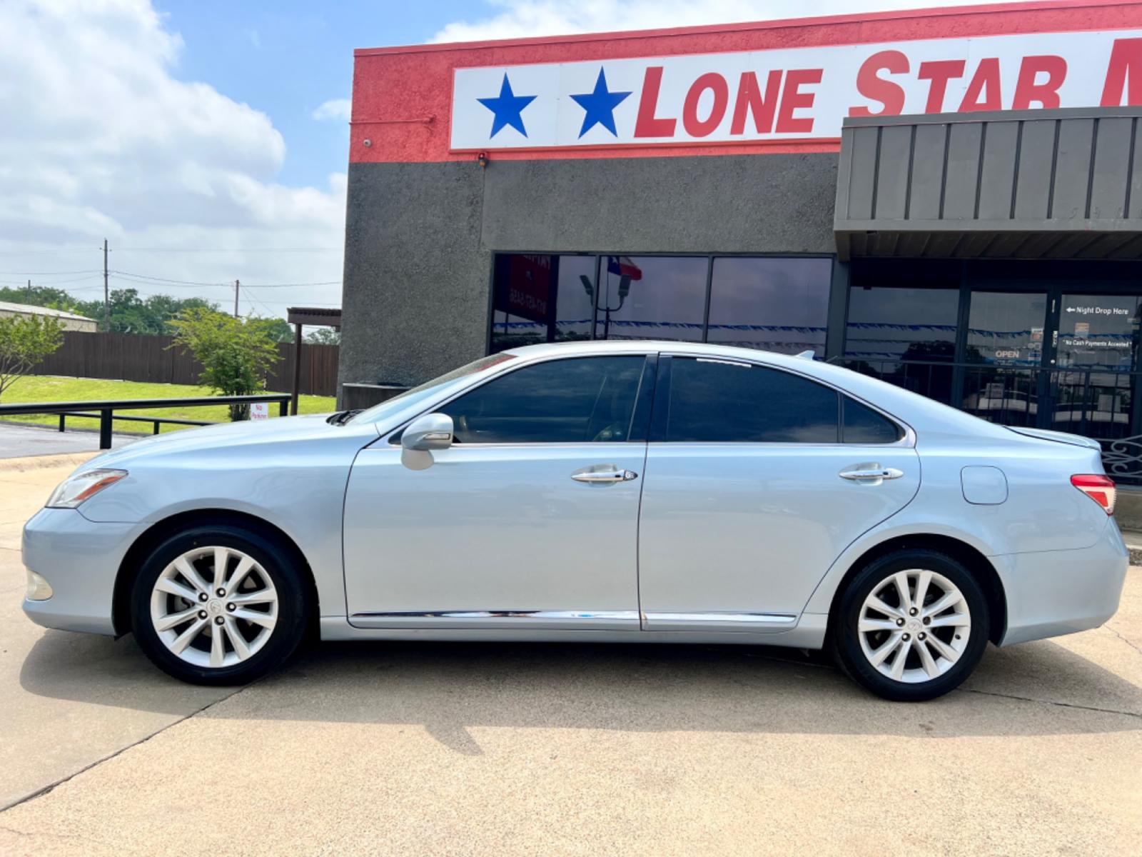 2010 BLUE /Tan LEXUS ES 350 BASE Base 4dr Sedan (JTHBK1EG3A2) with an 3.5L V6 engine, Automatic 6-Speed transmission, located at 5900 E. Lancaster Ave., Fort Worth, TX, 76112, (817) 457-5456, 0.000000, 0.000000 - Cash CASH CAR ONLY, NO FINANCING AVAILABLE. THIS 2010 LEXUS ES 350 BASE 4 DOOR SEDAN RUNS AND DRIVES GREAT. IT IS EQUIPPED WITH A CD PLAYER, AM/FM RADIO AND AN AUX PORT. THE TIRES ARE IN GOOD CONDITION AND STILL HAVE TREAD LEFT ON THEM. THIS CAR WILL NOT LAST SO ACT FAST! Call or text Fran - Photo #3