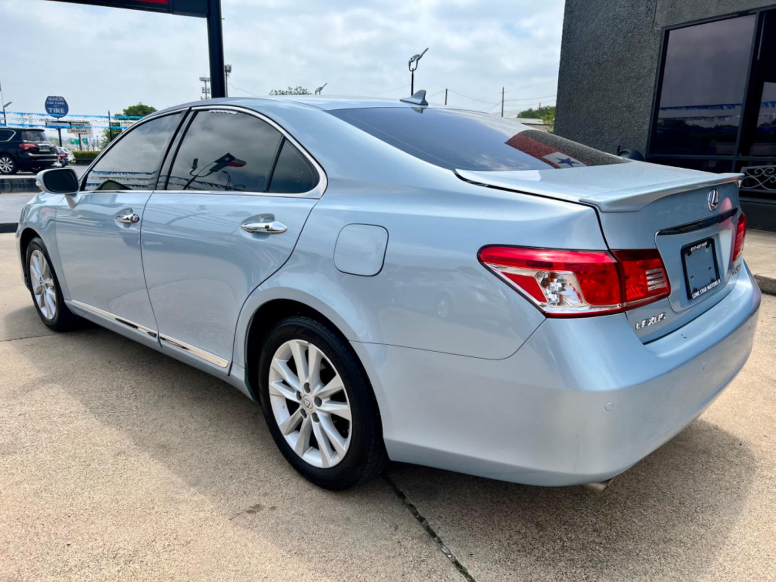 2010 BLUE /Tan LEXUS ES 350 BASE Base 4dr Sedan (JTHBK1EG3A2) with an 3.5L V6 engine, Automatic 6-Speed transmission, located at 5900 E. Lancaster Ave., Fort Worth, TX, 76112, (817) 457-5456, 0.000000, 0.000000 - Cash CASH CAR ONLY, NO FINANCING AVAILABLE. THIS 2010 LEXUS ES 350 BASE 4 DOOR SEDAN RUNS AND DRIVES GREAT. IT IS EQUIPPED WITH A CD PLAYER, AM/FM RADIO AND AN AUX PORT. THE TIRES ARE IN GOOD CONDITION AND STILL HAVE TREAD LEFT ON THEM. THIS CAR WILL NOT LAST SO ACT FAST! Call or text Fran - Photo #4