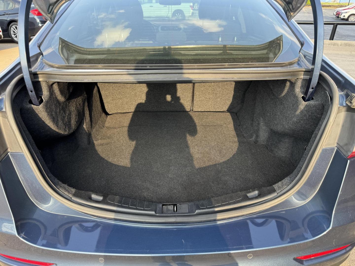 2019 BLUE FORD FUSION SE (3FA6P0HD0KR) , located at 5900 E. Lancaster Ave., Fort Worth, TX, 76112, (817) 457-5456, 0.000000, 0.000000 - Photo#5