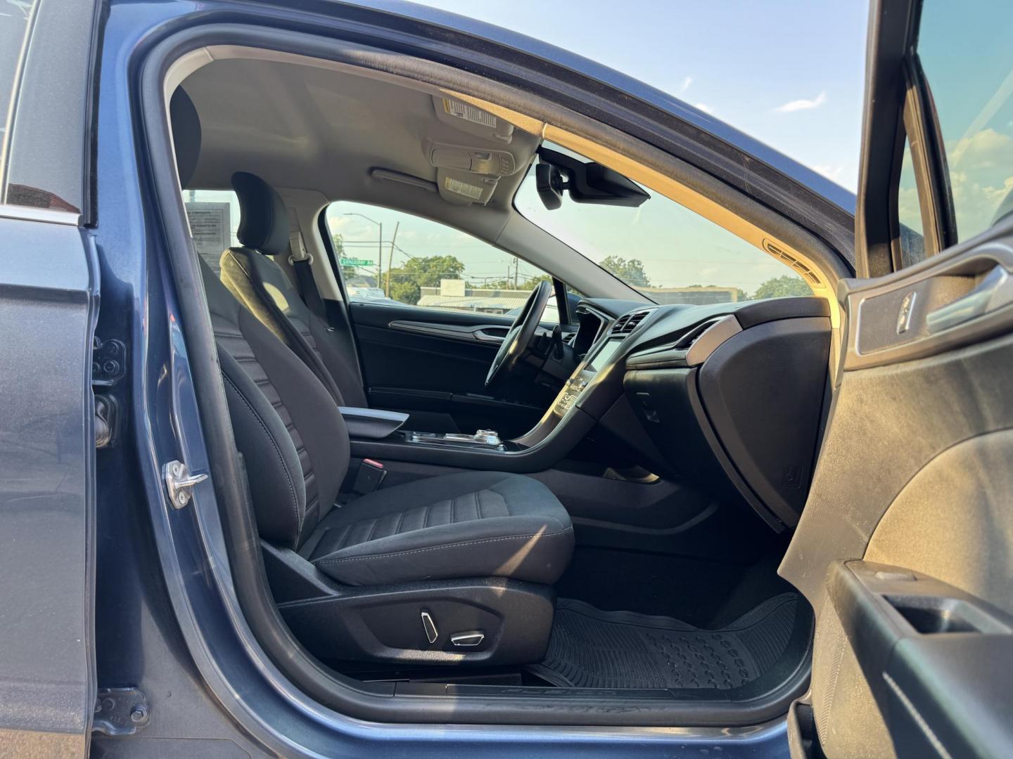 2019 BLUE FORD FUSION SE (3FA6P0HD0KR) , located at 5900 E. Lancaster Ave., Fort Worth, TX, 76112, (817) 457-5456, 0.000000, 0.000000 - Photo#15