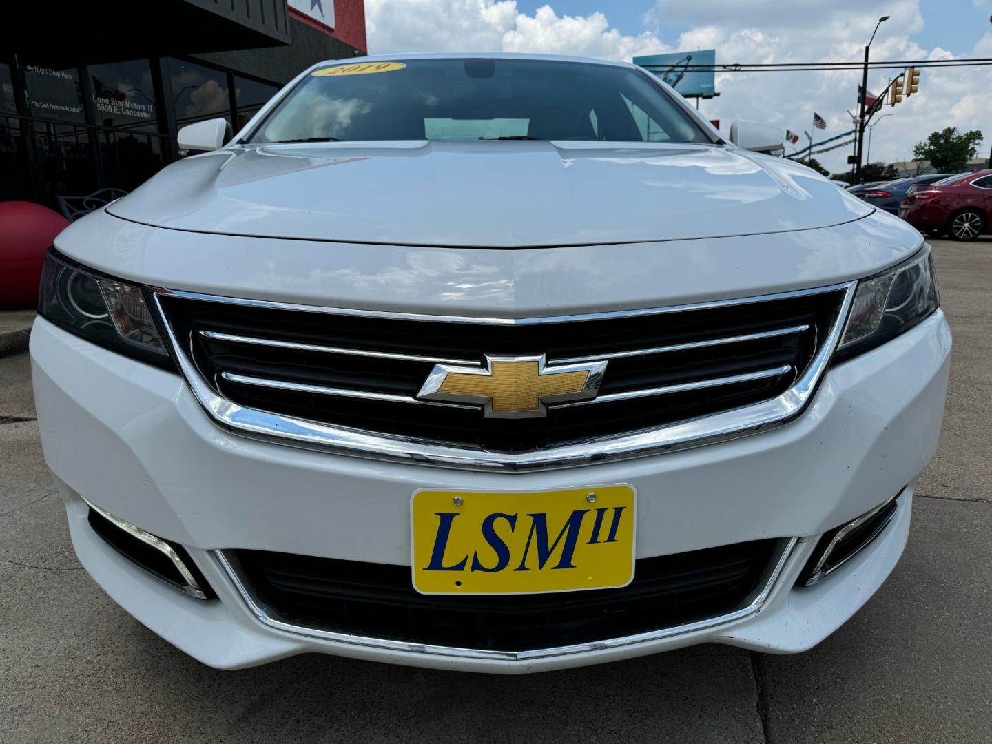 2019 WHITE CHEVROLET IMPALA LT (1LT) (2G11Z5S31K9) , located at 5900 E. Lancaster Ave., Fort Worth, TX, 76112, (817) 457-5456, 0.000000, 0.000000 - Photo#1