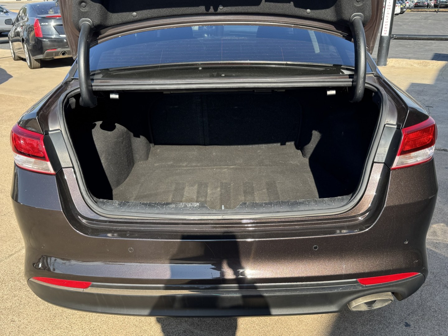 2018 BROWN KIA OPTIMA LX (KNAGT4L37J5) , located at 5900 E. Lancaster Ave., Fort Worth, TX, 76112, (817) 457-5456, 0.000000, 0.000000- Photo#5