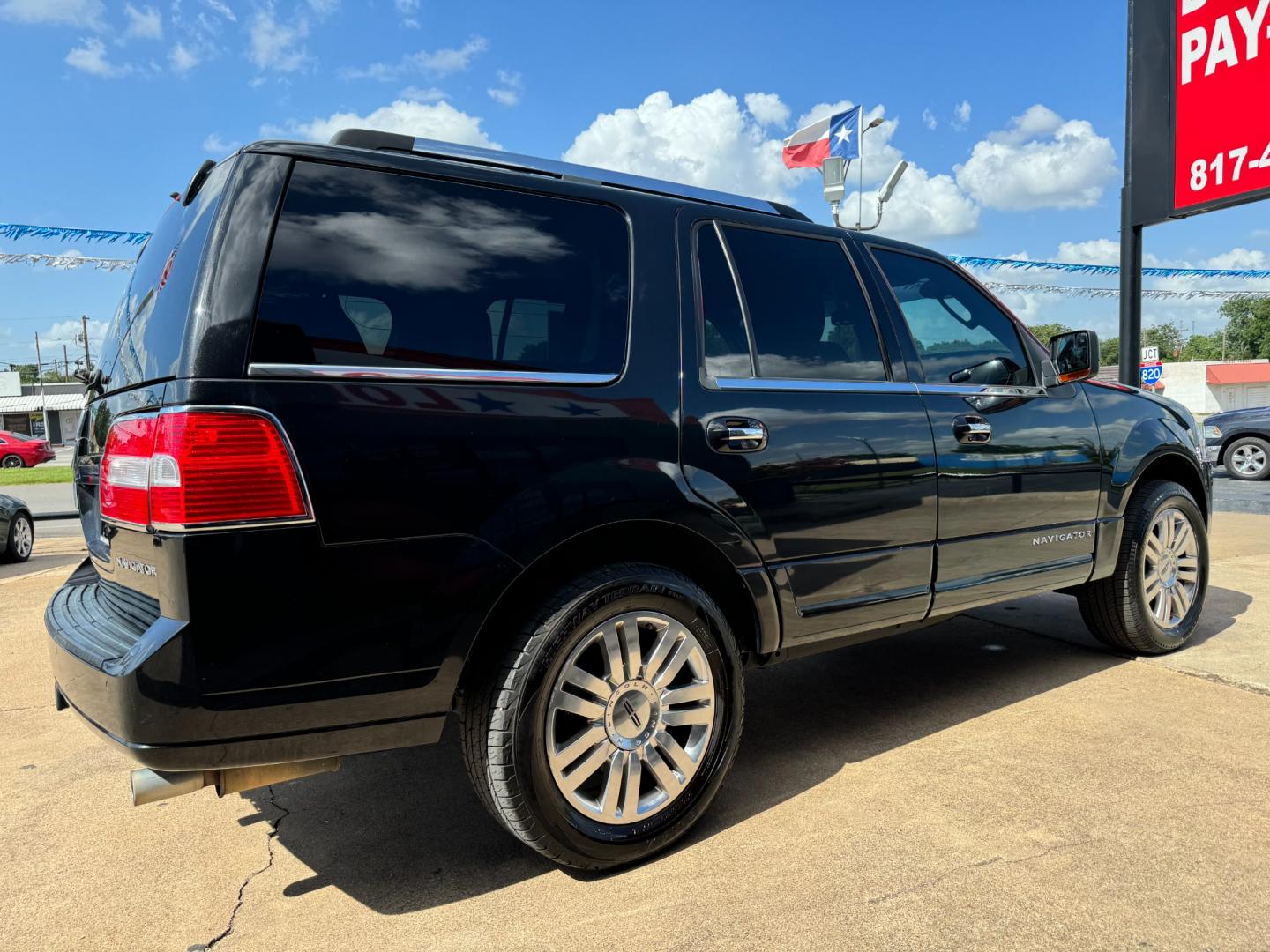 2012 BLACK LINCOLN NAVIGATOR PREMIUM; L (5LMJJ2H51CE) , located at 5900 E. Lancaster Ave., Fort Worth, TX, 76112, (817) 457-5456, 0.000000, 0.000000 - Photo#3