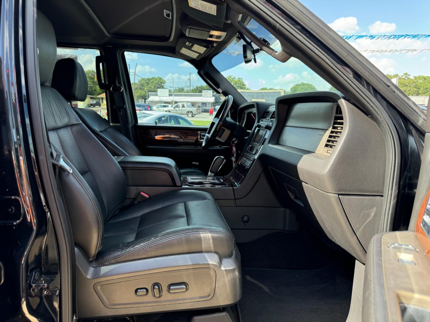 2012 BLACK LINCOLN NAVIGATOR PREMIUM; L (5LMJJ2H51CE) , located at 5900 E. Lancaster Ave., Fort Worth, TX, 76112, (817) 457-5456, 0.000000, 0.000000 - Photo#15