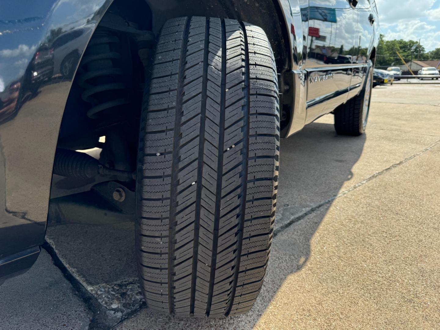 2012 BLACK LINCOLN NAVIGATOR PREMIUM; L (5LMJJ2H51CE) , located at 5900 E. Lancaster Ave., Fort Worth, TX, 76112, (817) 457-5456, 0.000000, 0.000000 - Photo#21