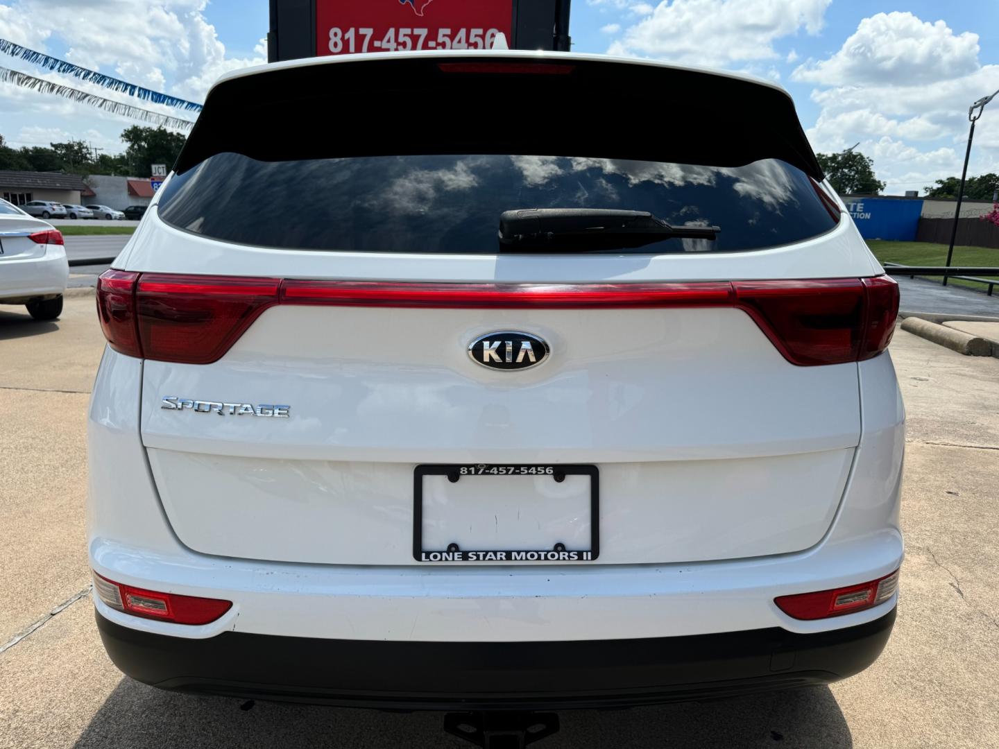 2017 WHITE KIA SPORTAGE LX (KNDPMCAC7H7) , located at 5900 E. Lancaster Ave., Fort Worth, TX, 76112, (817) 457-5456, 0.000000, 0.000000 - Photo#5