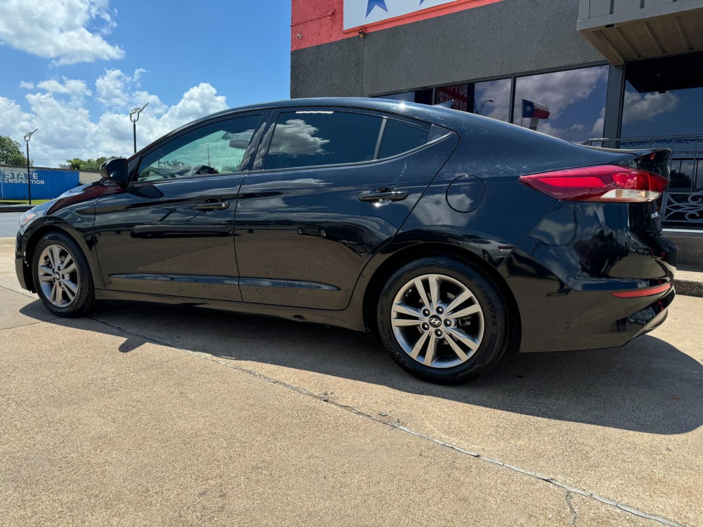 2018 BLACK HYUNDAI ELANTRA LIMITED; SE (5NPD84LF8JH) , located at 5900 E. Lancaster Ave., Fort Worth, TX, 76112, (817) 457-5456, 0.000000, 0.000000 - Photo#6