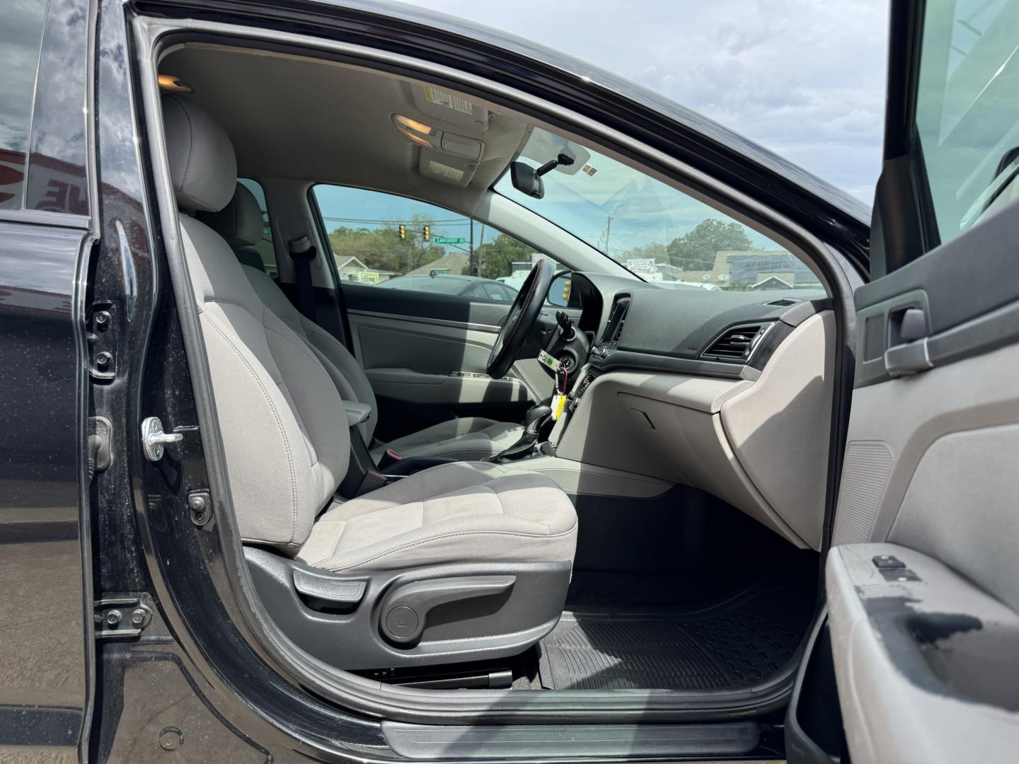 2018 BLACK HYUNDAI ELANTRA LIMITED; SE (5NPD84LF8JH) , located at 5900 E. Lancaster Ave., Fort Worth, TX, 76112, (817) 457-5456, 0.000000, 0.000000- Photo#17