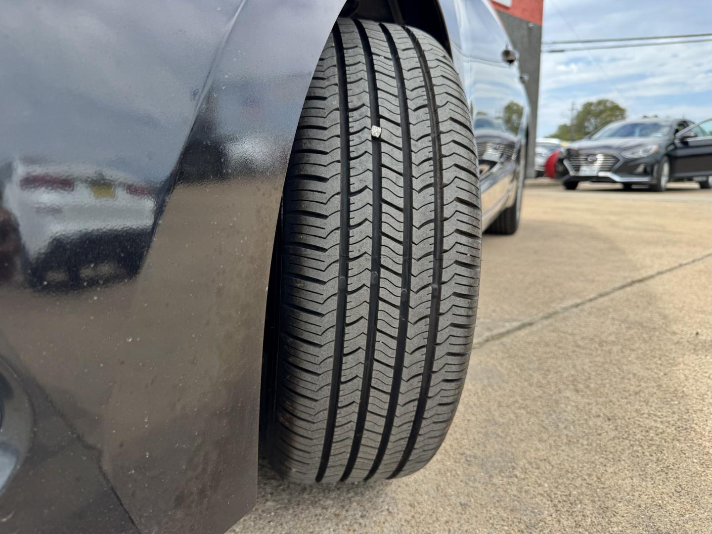 2018 BLACK HYUNDAI ELANTRA LIMITED; SE (5NPD84LF8JH) , located at 5900 E. Lancaster Ave., Fort Worth, TX, 76112, (817) 457-5456, 0.000000, 0.000000- Photo#23