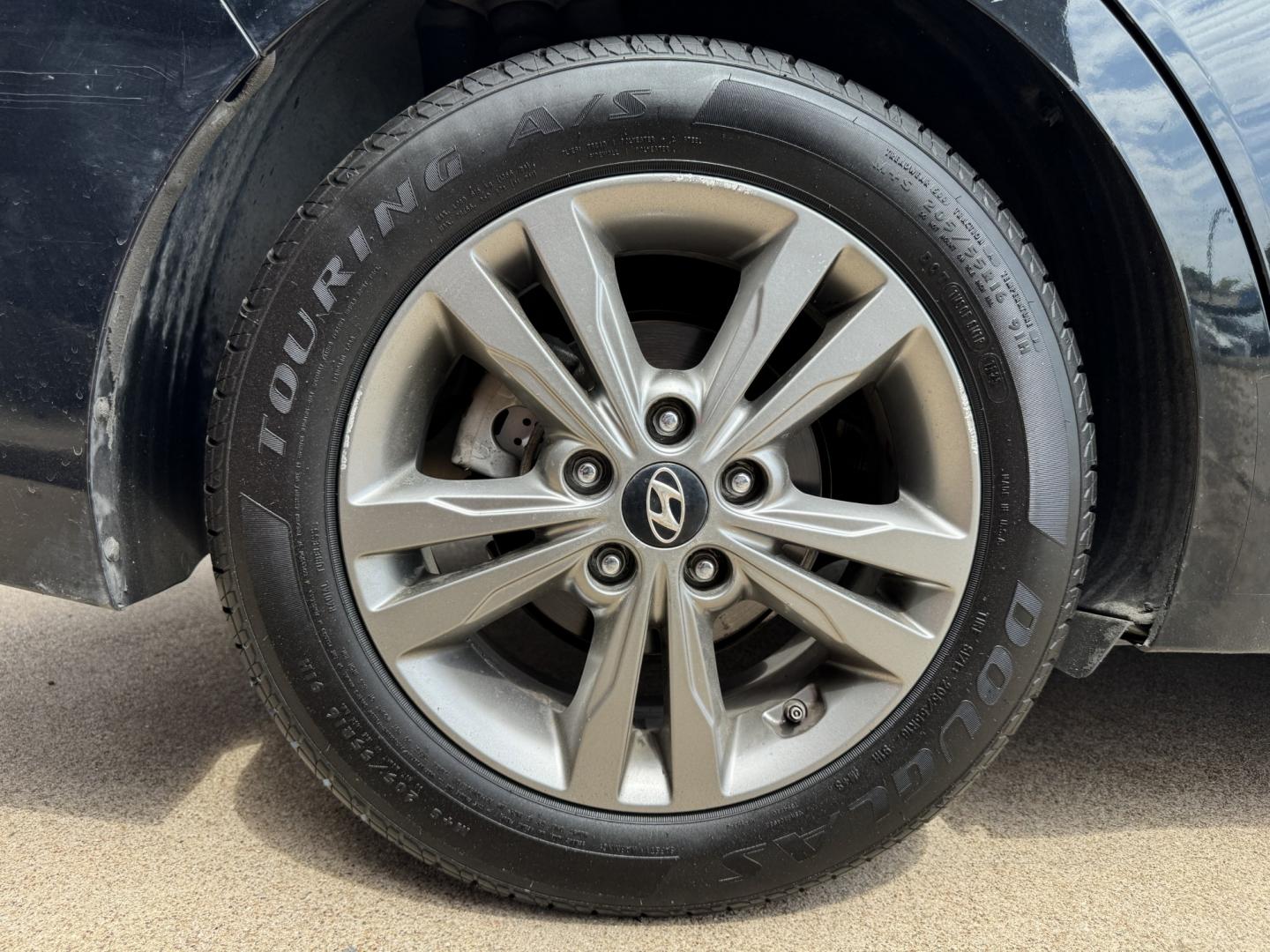2018 BLACK HYUNDAI ELANTRA LIMITED; SE (5NPD84LF8JH) , located at 5900 E. Lancaster Ave., Fort Worth, TX, 76112, (817) 457-5456, 0.000000, 0.000000- Photo#24