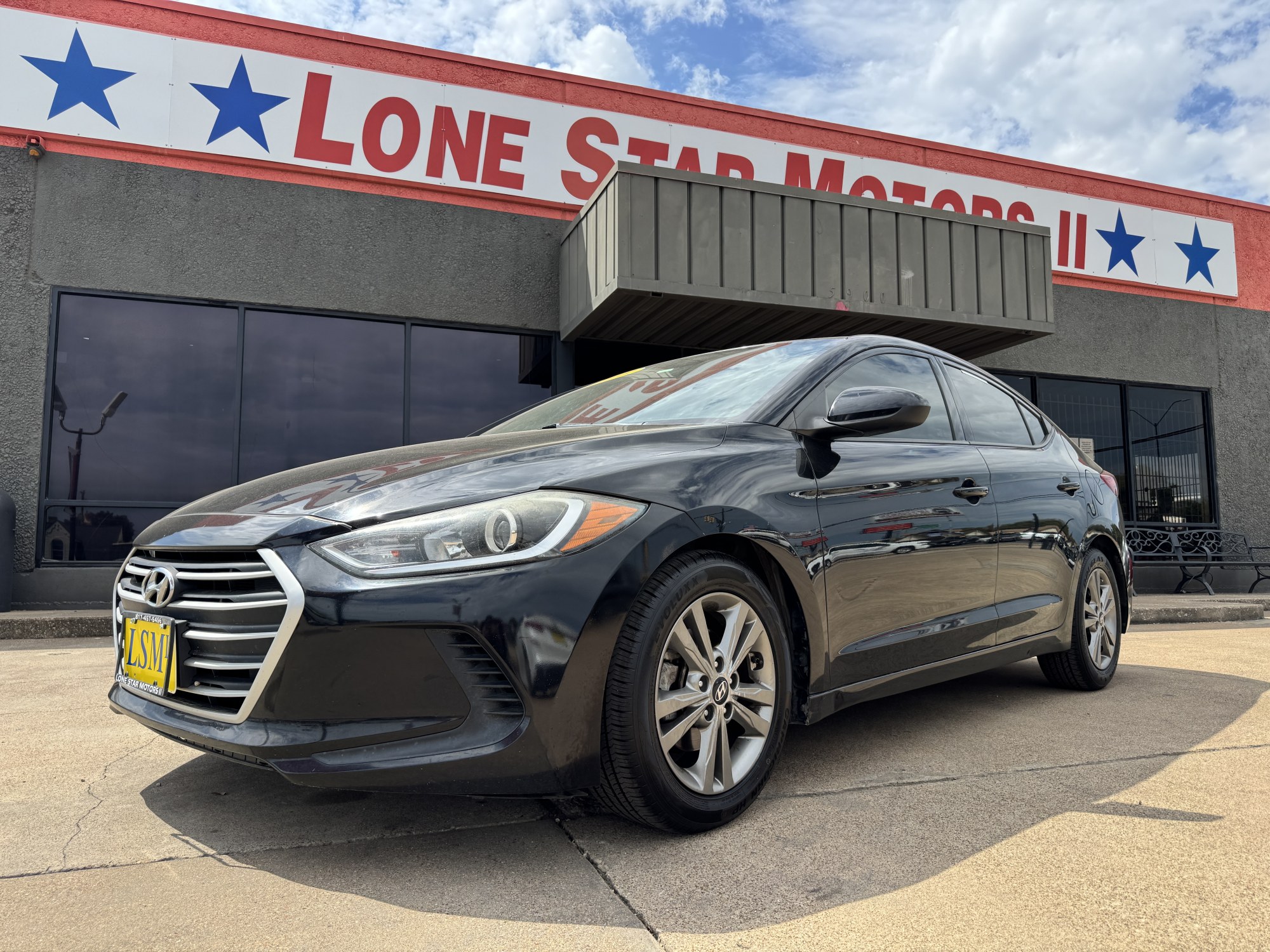 photo of 2018 HYUNDAI ELANTRA LIMITED; SE 4 DOOR SEDAN