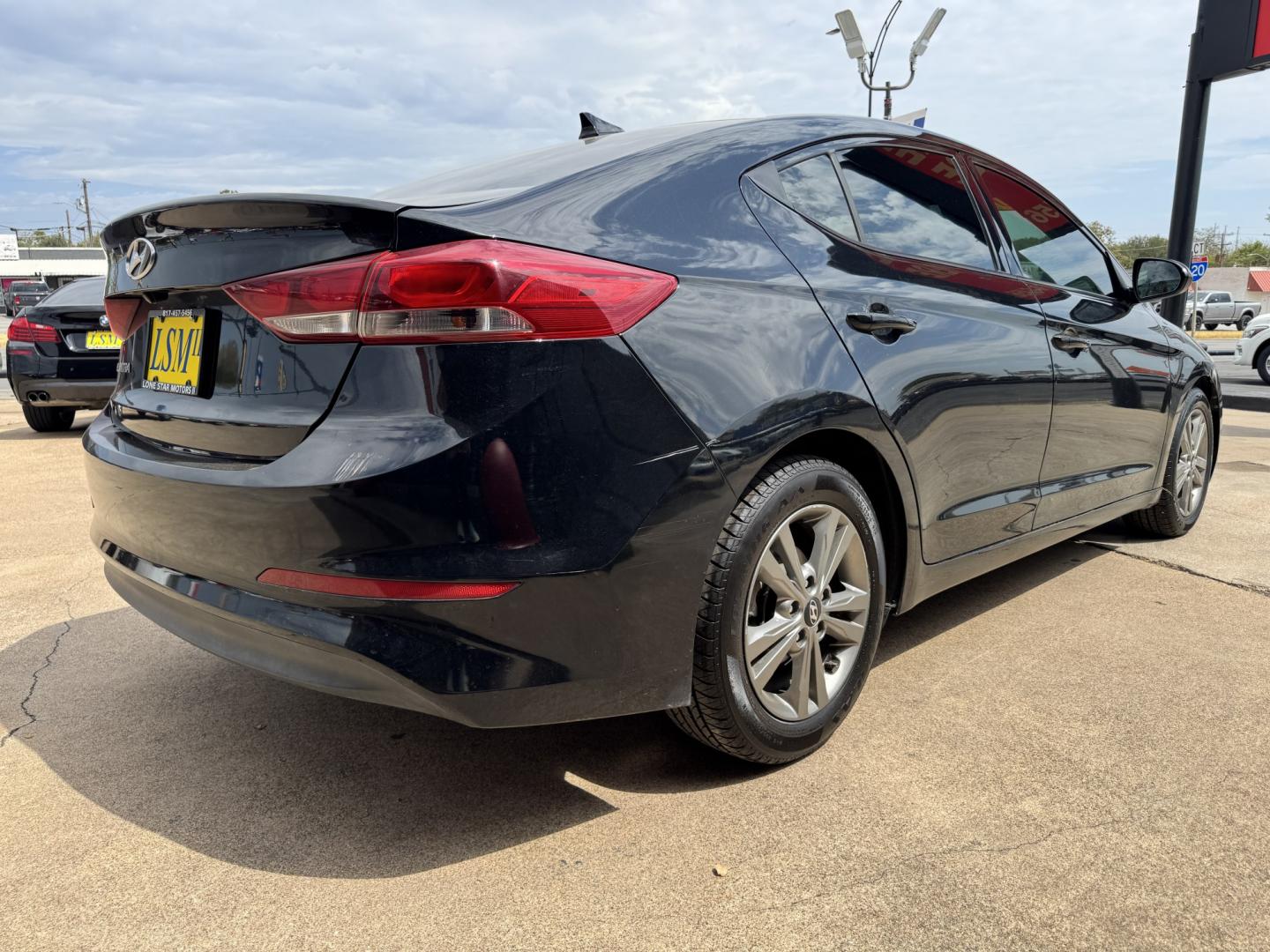 2018 BLACK HYUNDAI ELANTRA LIMITED; SE (5NPD84LF8JH) , located at 5900 E. Lancaster Ave., Fort Worth, TX, 76112, (817) 457-5456, 0.000000, 0.000000- Photo#3