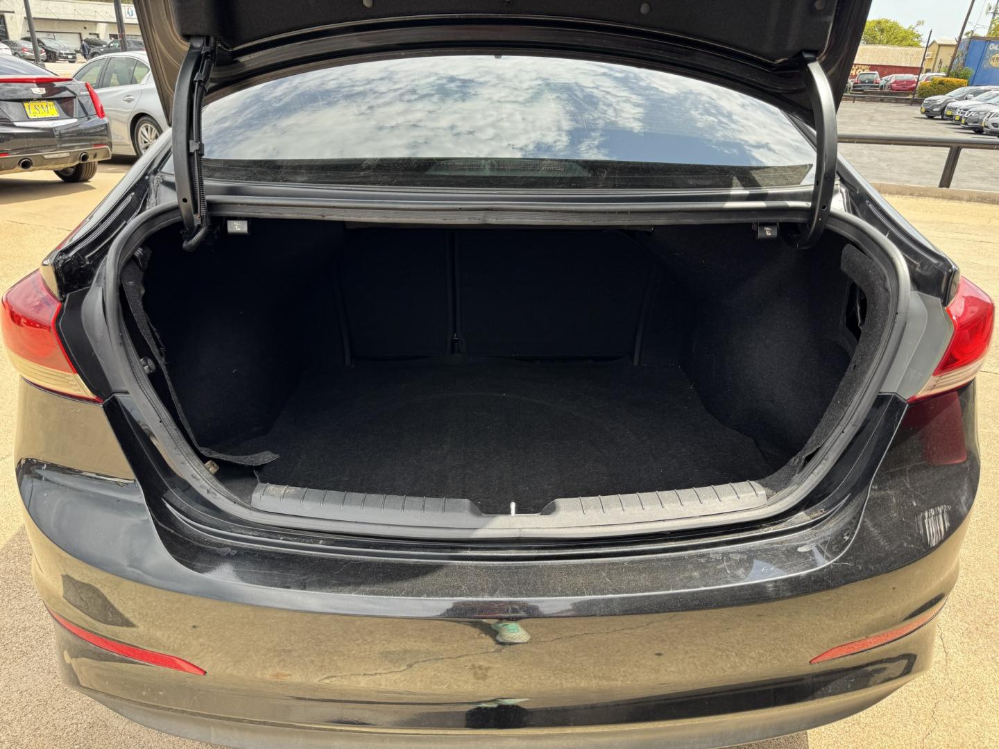 2018 BLACK HYUNDAI ELANTRA LIMITED; SE (5NPD84LF8JH) , located at 5900 E. Lancaster Ave., Fort Worth, TX, 76112, (817) 457-5456, 0.000000, 0.000000- Photo#5