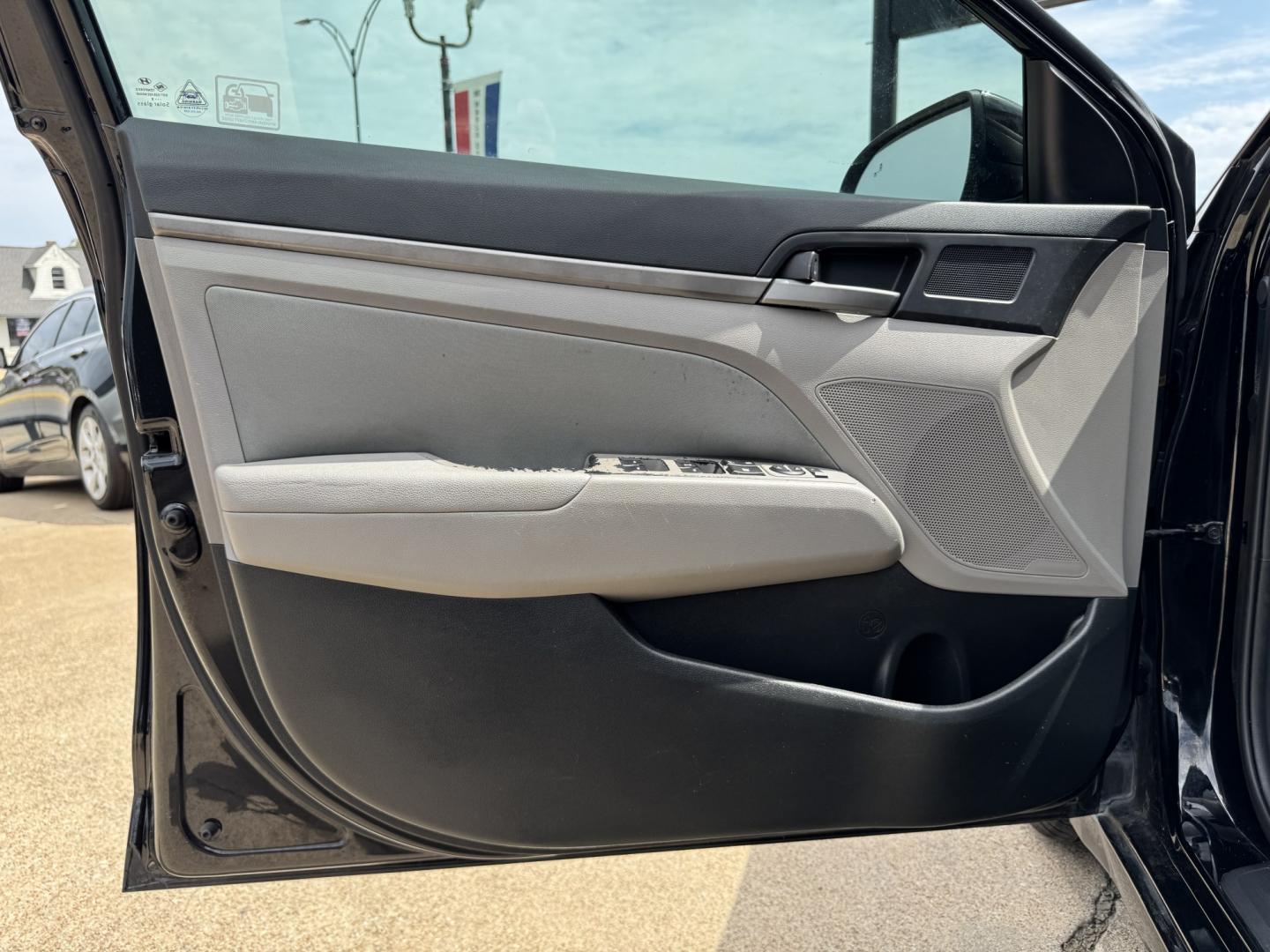 2018 BLACK HYUNDAI ELANTRA LIMITED; SE (5NPD84LF8JH) , located at 5900 E. Lancaster Ave., Fort Worth, TX, 76112, (817) 457-5456, 0.000000, 0.000000- Photo#7