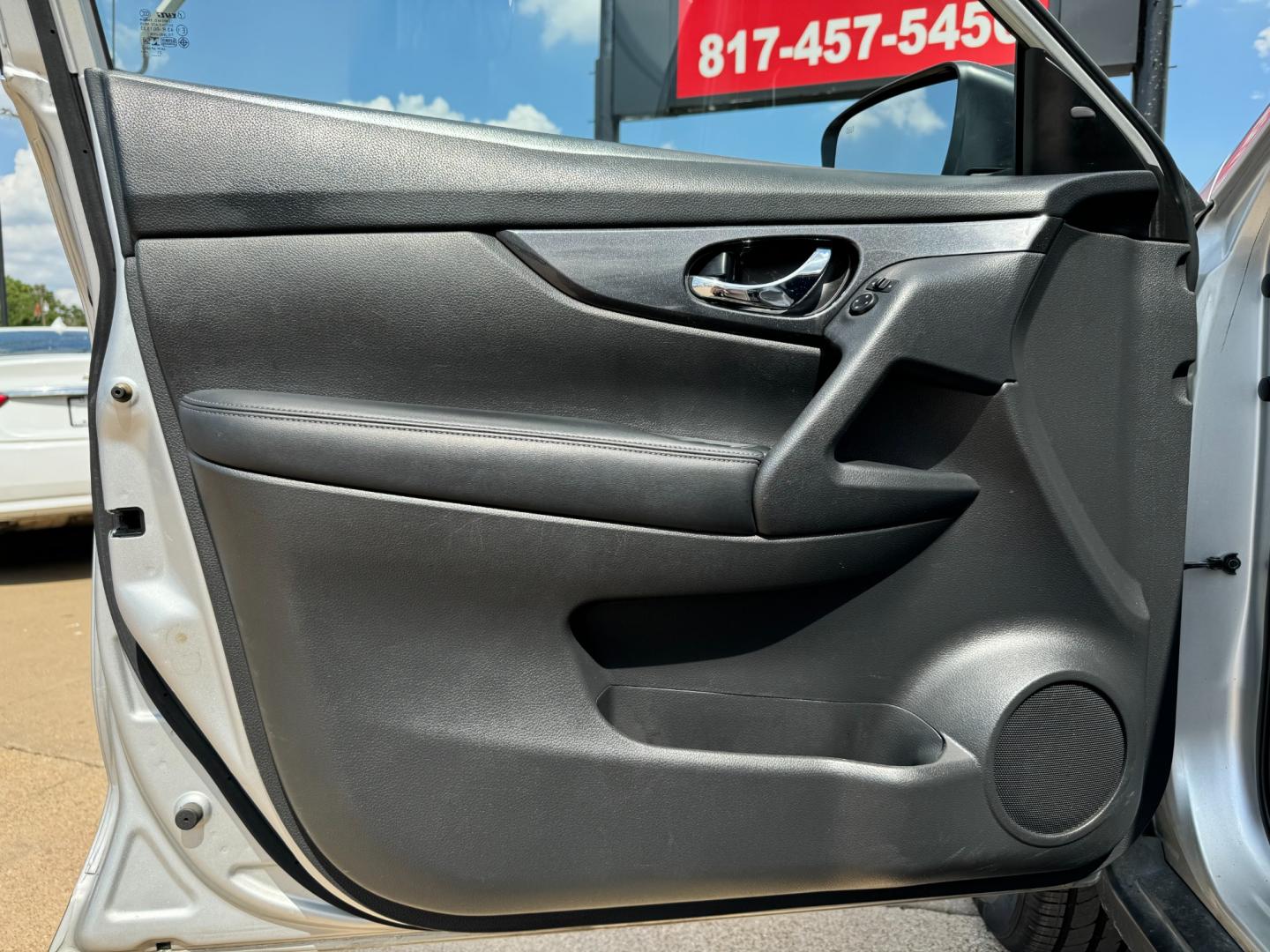 2019 SILVER NISSAN ROGUE S; SL; SV (KNMAT2MV0KP) , located at 5900 E. Lancaster Ave., Fort Worth, TX, 76112, (817) 457-5456, 0.000000, 0.000000 - Photo#8