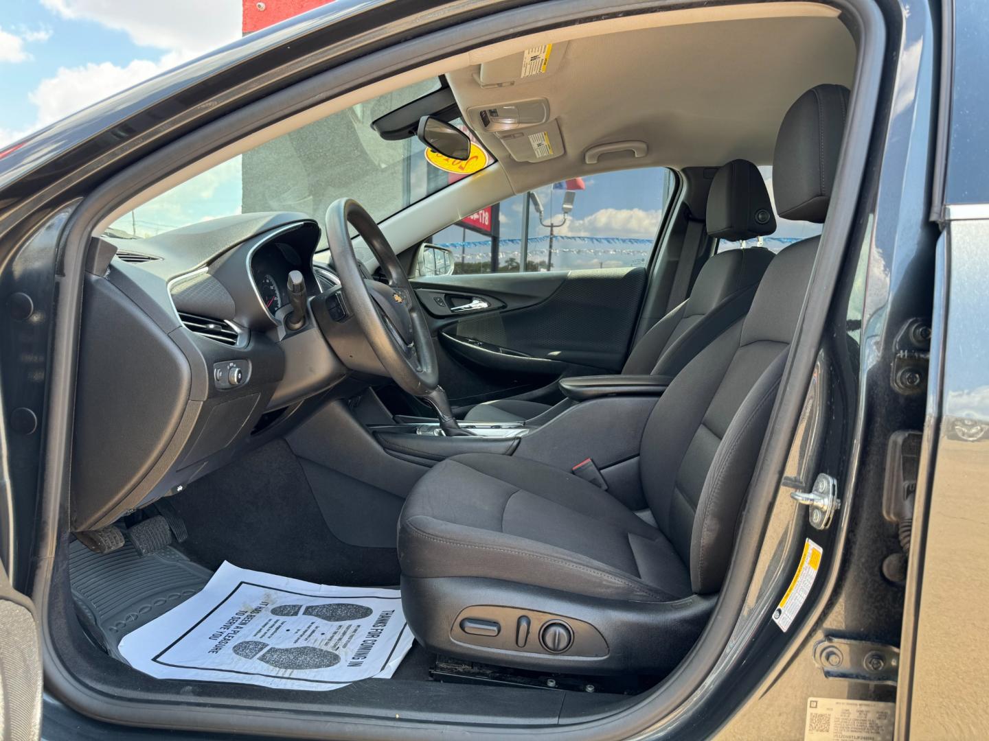 2018 GRAY CHEVROLET MALIBU LT (2FL) (1G1ZD5ST1JF) , located at 5900 E. Lancaster Ave., Fort Worth, TX, 76112, (817) 457-5456, 0.000000, 0.000000 - Photo#8