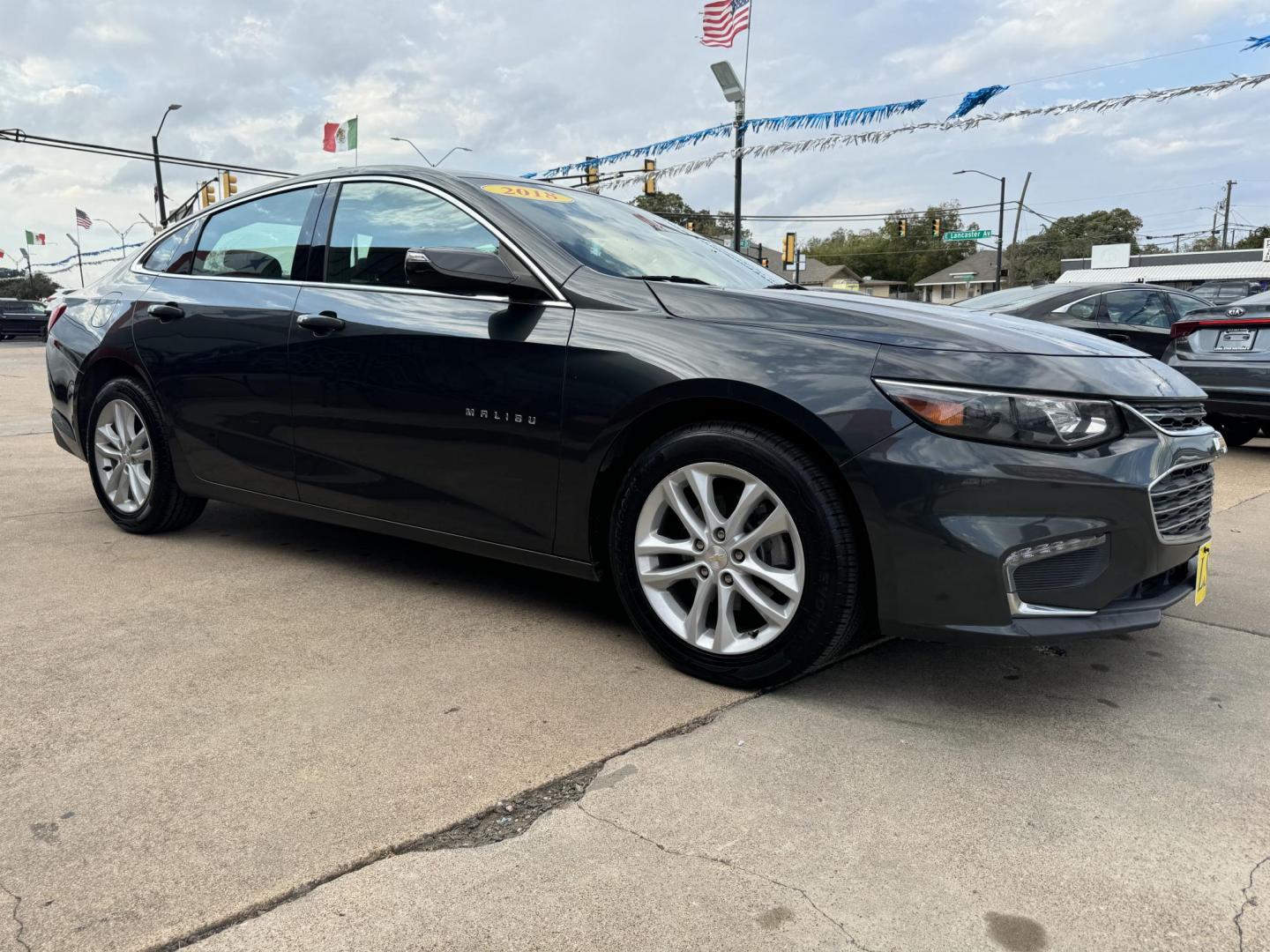 2018 GRAY CHEVROLET MALIBU LT (2FL) (1G1ZD5ST1JF) , located at 5900 E. Lancaster Ave., Fort Worth, TX, 76112, (817) 457-5456, 0.000000, 0.000000 - Photo#3