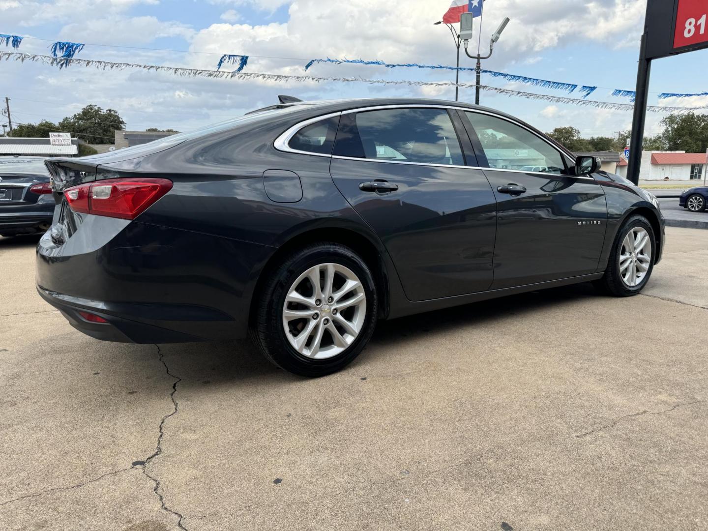 2018 GRAY CHEVROLET MALIBU LT (2FL) (1G1ZD5ST1JF) , located at 5900 E. Lancaster Ave., Fort Worth, TX, 76112, (817) 457-5456, 0.000000, 0.000000 - Photo#4