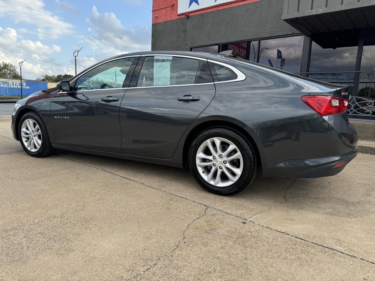 2018 GRAY CHEVROLET MALIBU LT (2FL) (1G1ZD5ST1JF) , located at 5900 E. Lancaster Ave., Fort Worth, TX, 76112, (817) 457-5456, 0.000000, 0.000000 - Photo#7