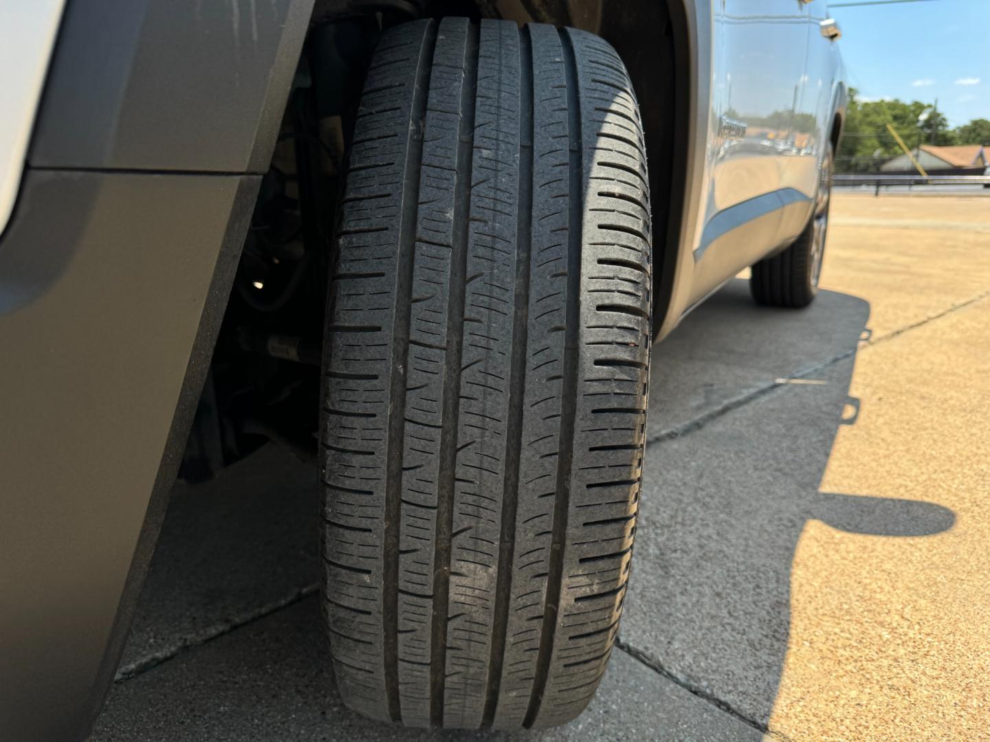 2015 SILVER JEEP RENEGADE LATITUDE (ZACCJABT7FP) , located at 5900 E. Lancaster Ave., Fort Worth, TX, 76112, (817) 457-5456, 0.000000, 0.000000 - Photo#21