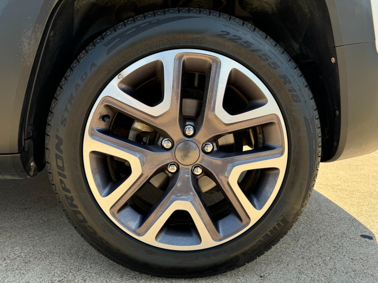 2015 SILVER JEEP RENEGADE LATITUDE (ZACCJABT7FP) , located at 5900 E. Lancaster Ave., Fort Worth, TX, 76112, (817) 457-5456, 0.000000, 0.000000 - Photo#22