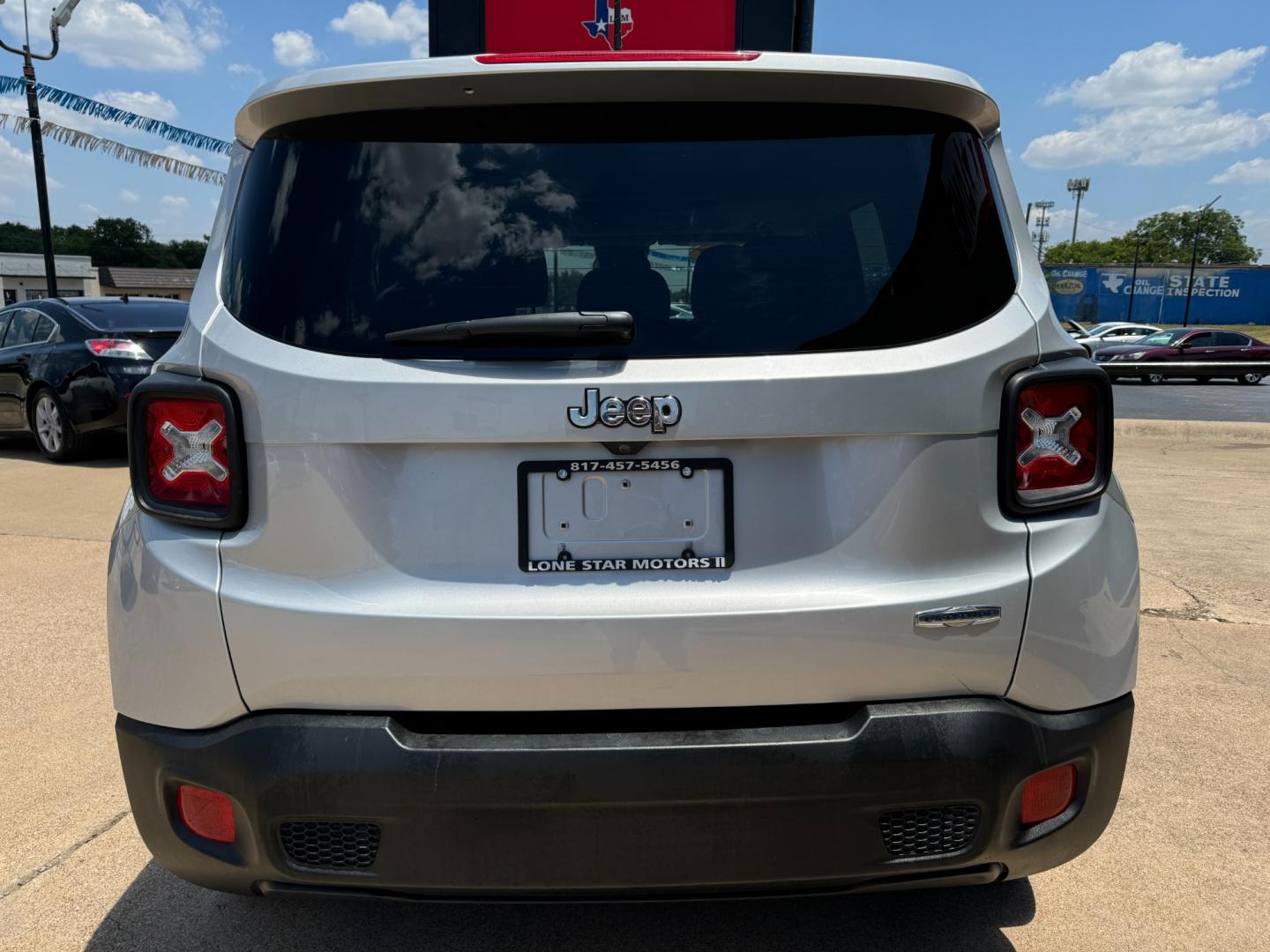 2015 SILVER JEEP RENEGADE LATITUDE (ZACCJABT7FP) , located at 5900 E. Lancaster Ave., Fort Worth, TX, 76112, (817) 457-5456, 0.000000, 0.000000 - Photo#5