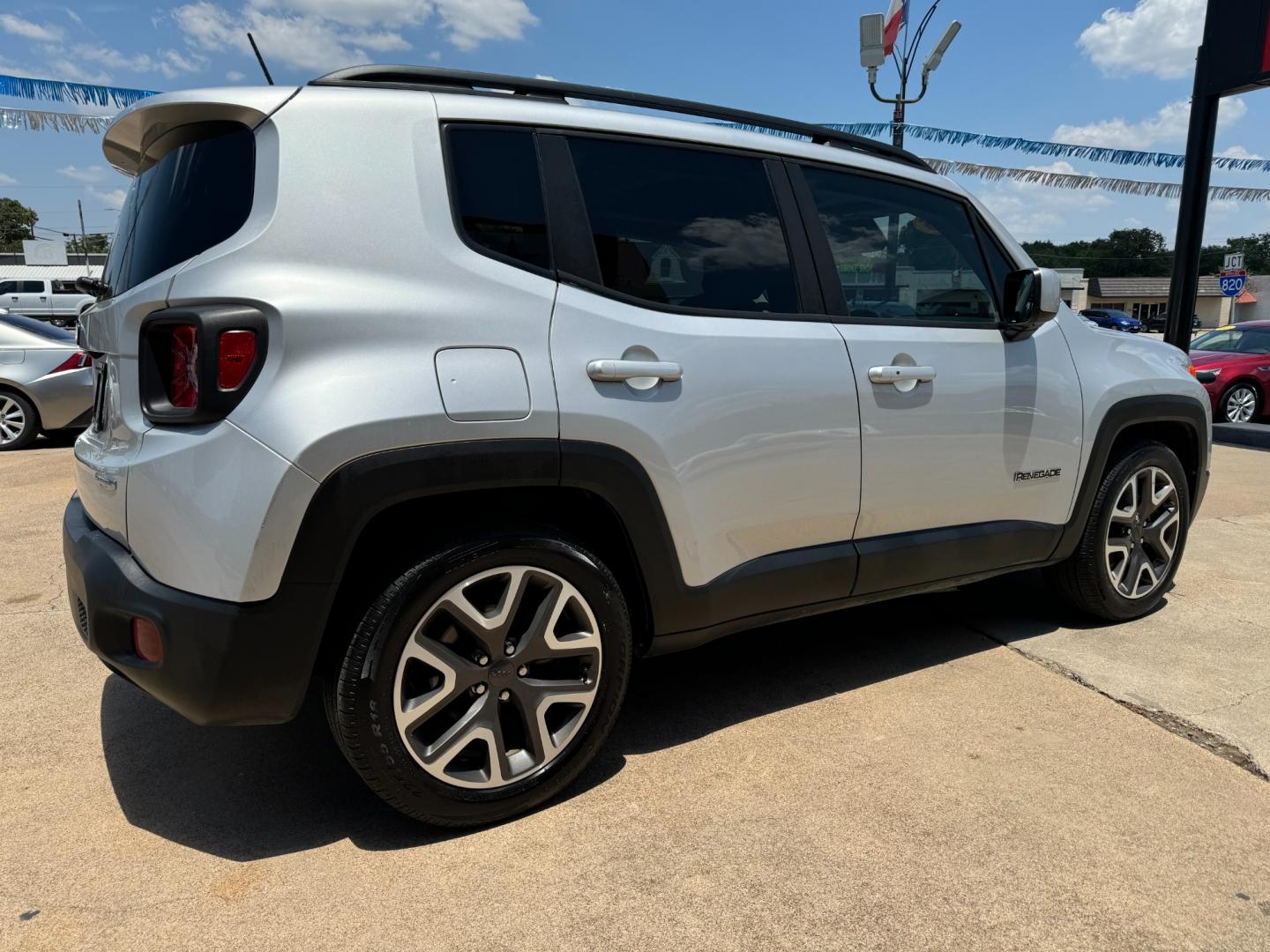 2015 SILVER JEEP RENEGADE LATITUDE (ZACCJABT7FP) , located at 5900 E. Lancaster Ave., Fort Worth, TX, 76112, (817) 457-5456, 0.000000, 0.000000 - Photo#4